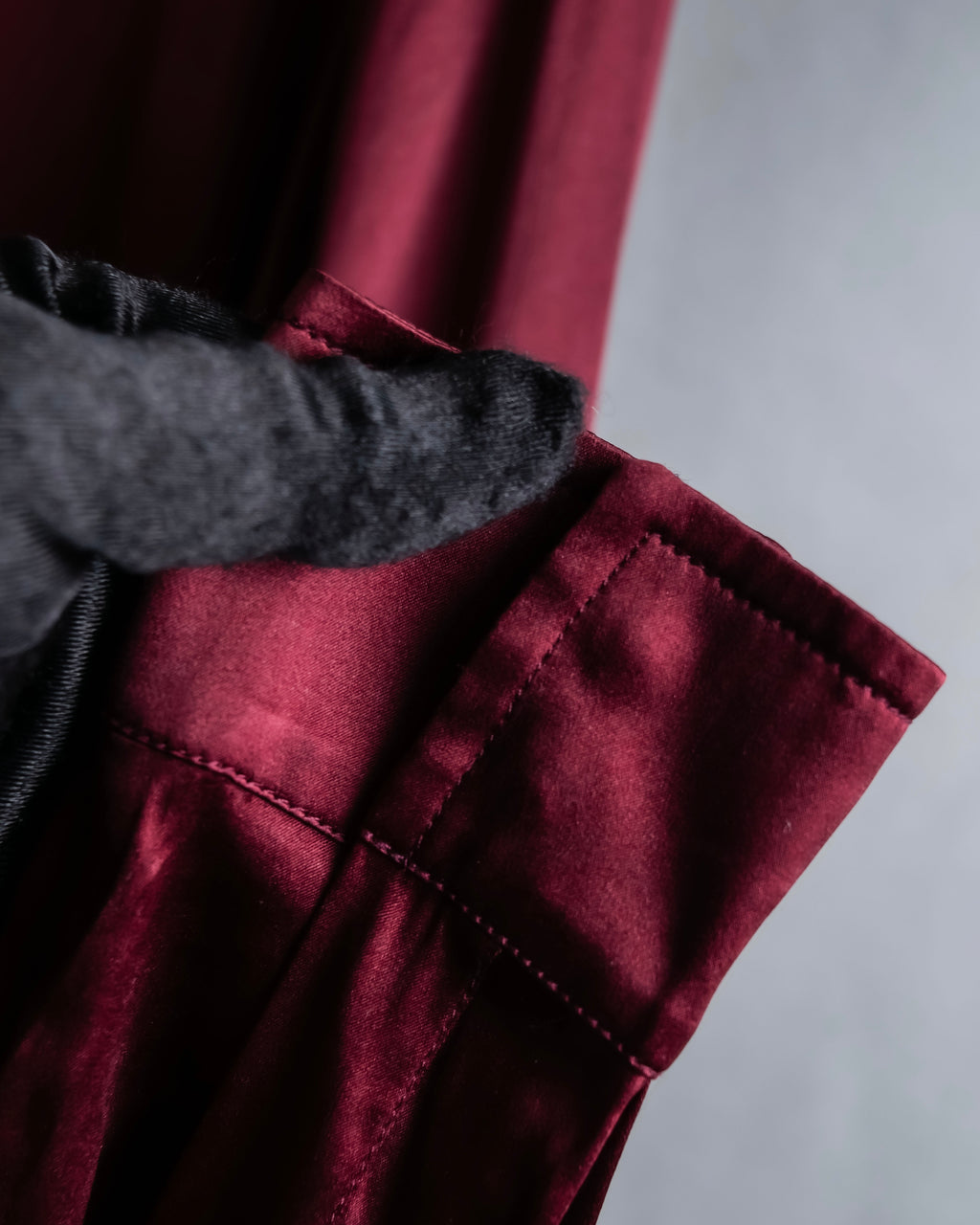 "GUCCI" Beautiful burgundy color silk bowtie shirt