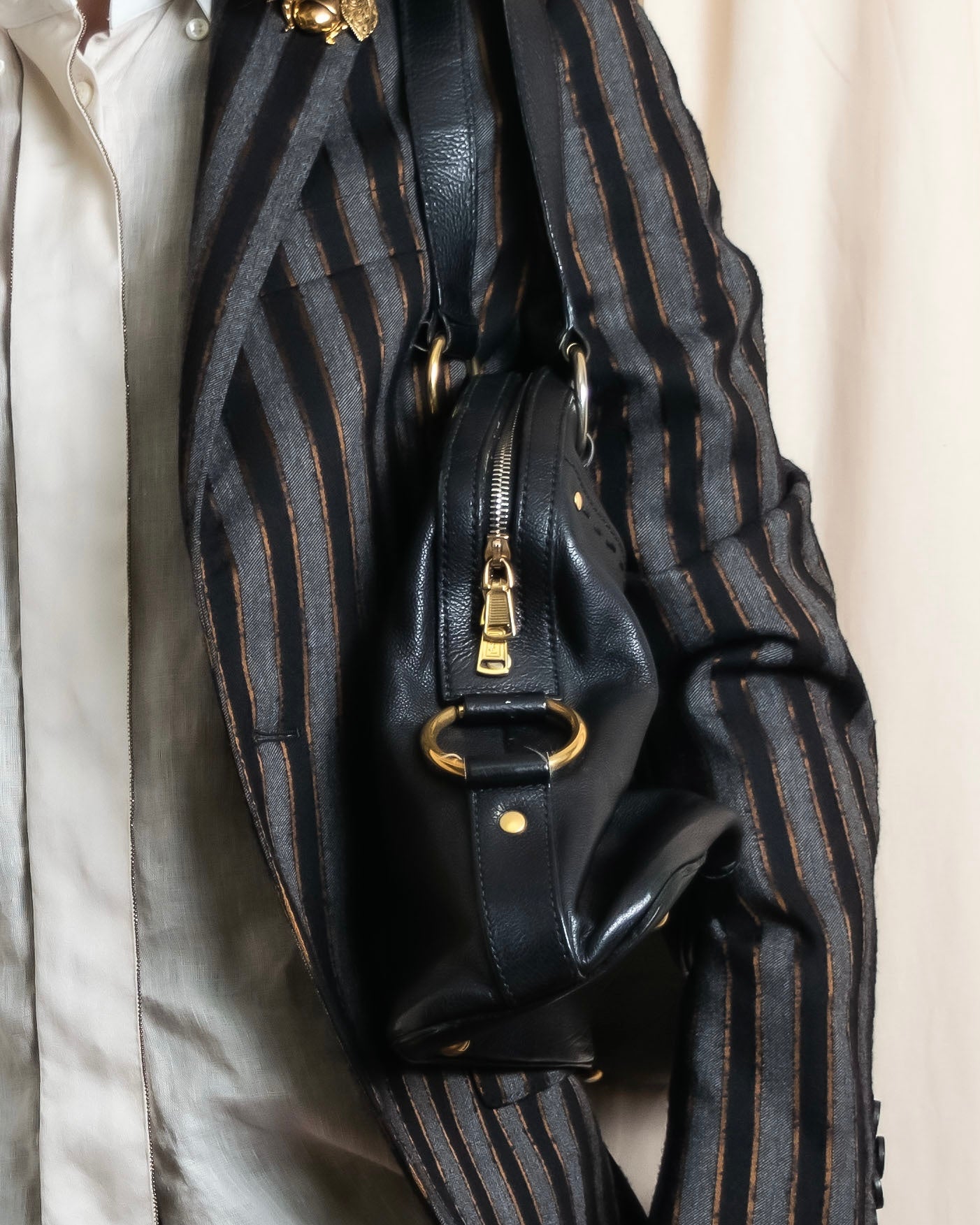 "YVES SAINT LAURENT" Gold parts design Muse toe leather bag