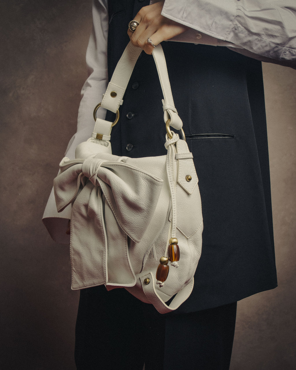 -SPECIAL- “Yves Saint Laurent” 2004-2011 Pilati era bow leather shoulder bag
