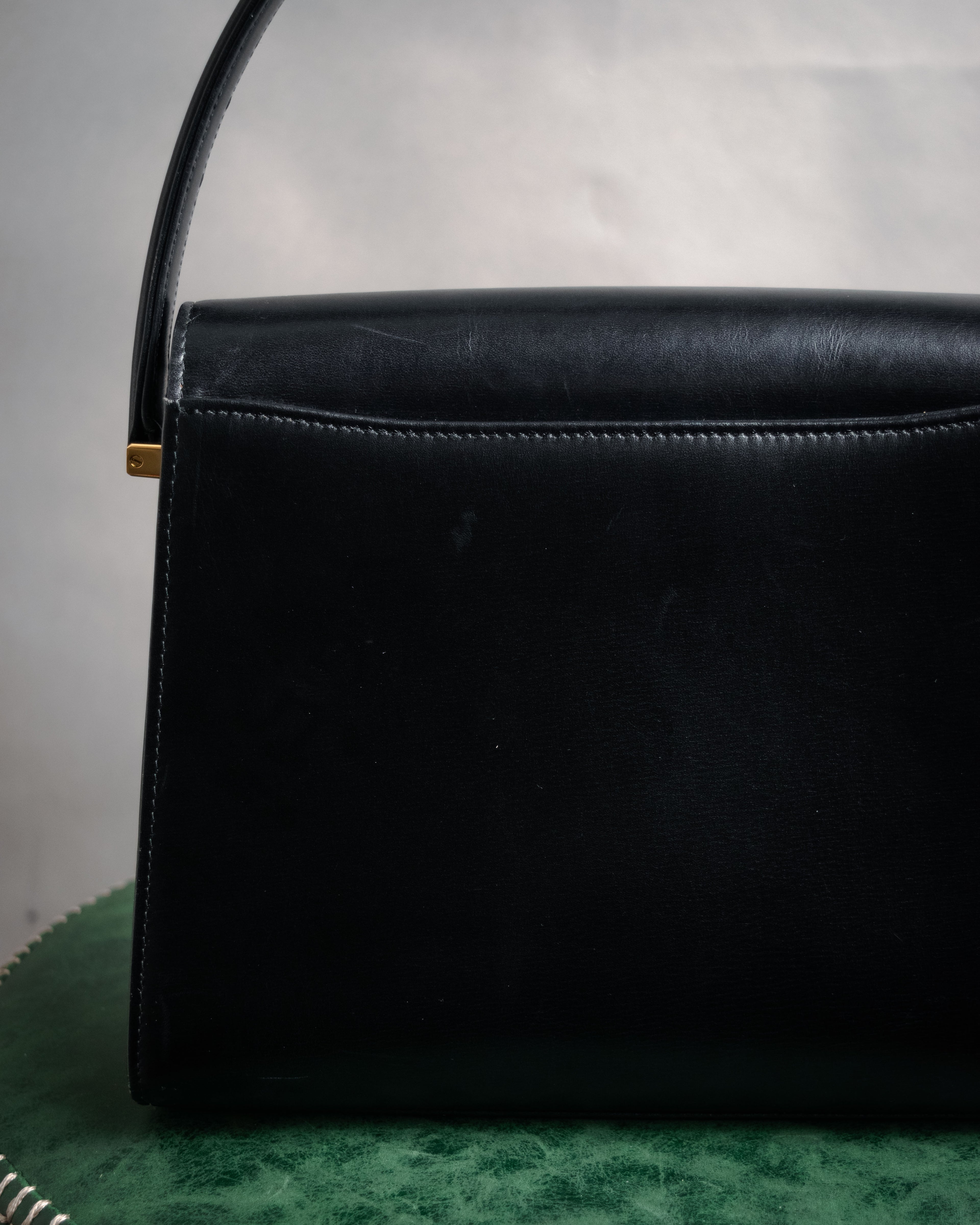 “VALENTINO GARAVANI” 80’s-90’s V clasp top handle bag
