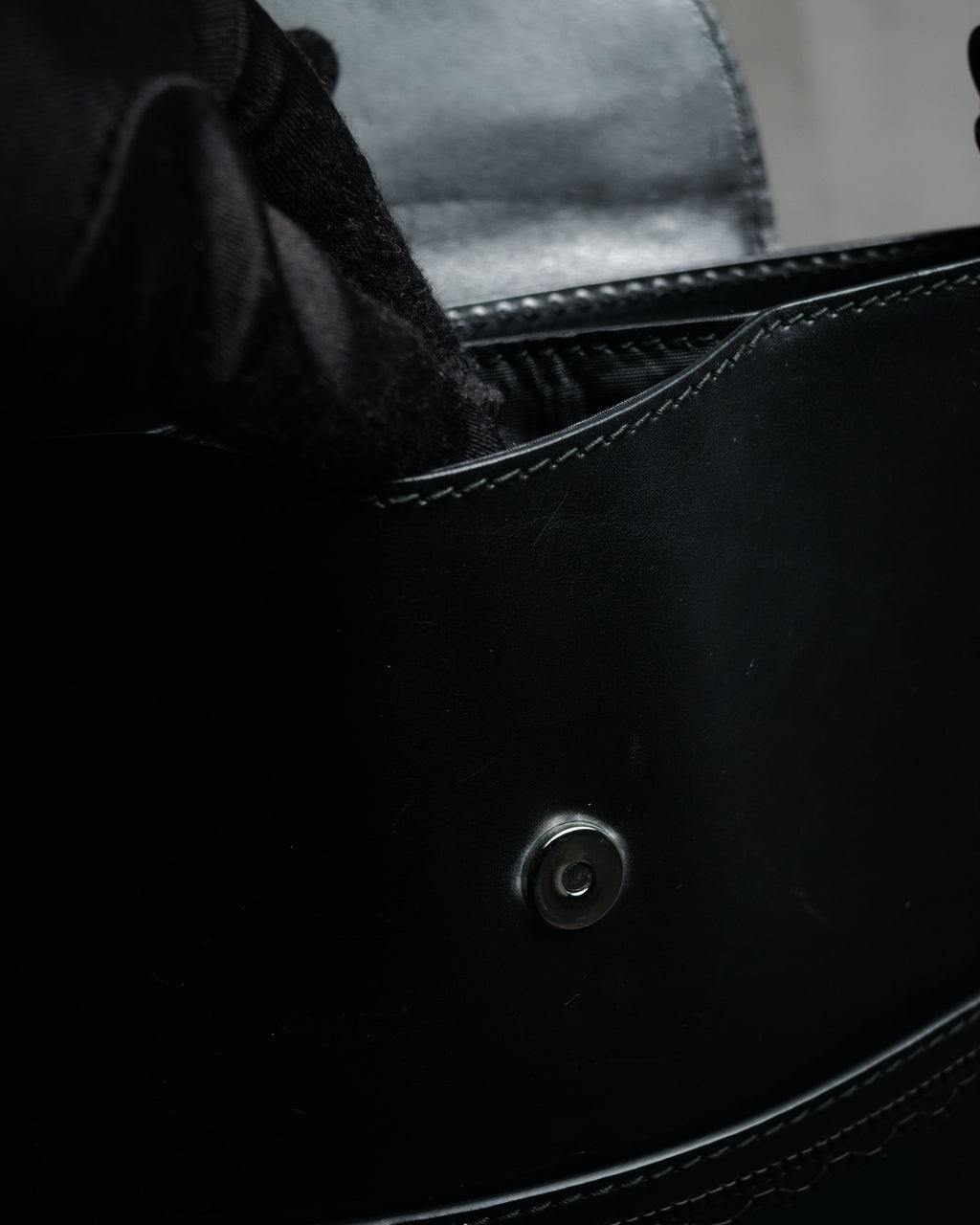 –SPECIAL– “YVES SAINT LAURENT”
2000’s Folk cutwork leather shoulder bag