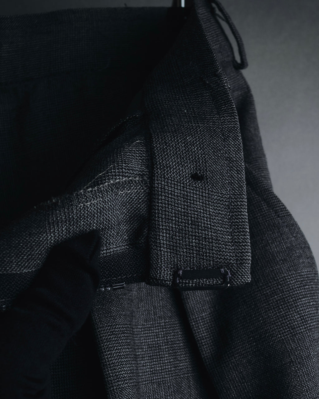 "CHANEL" high-waisted pleated trousers with signature gold button