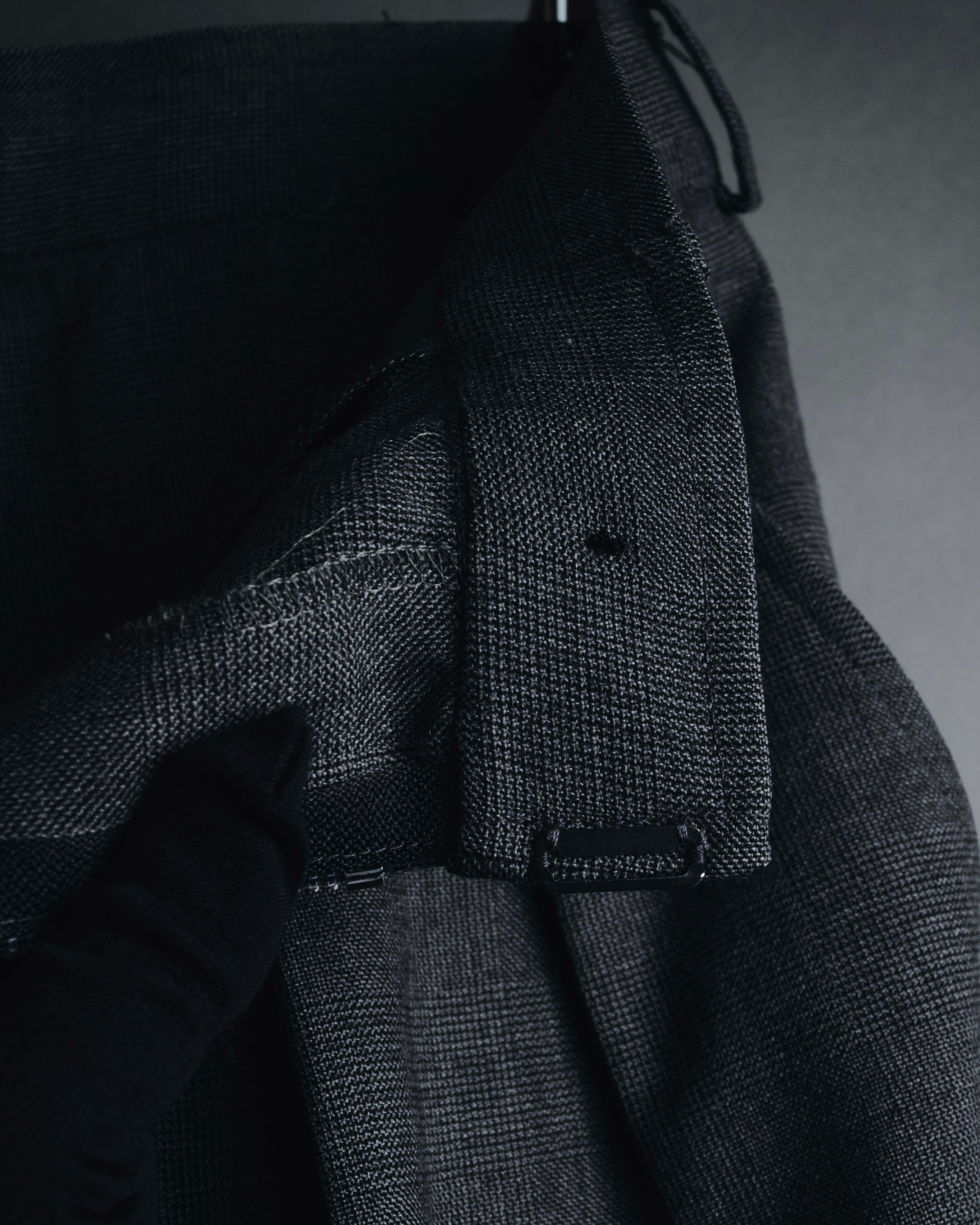 "CHANEL" high-waisted pleated trousers with signature gold button