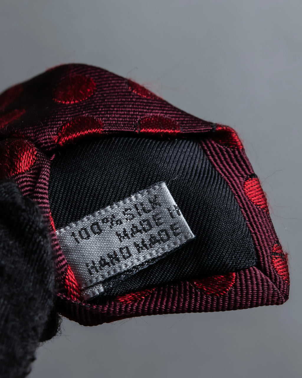 "DIOR" Red dot pattern narrow necktie