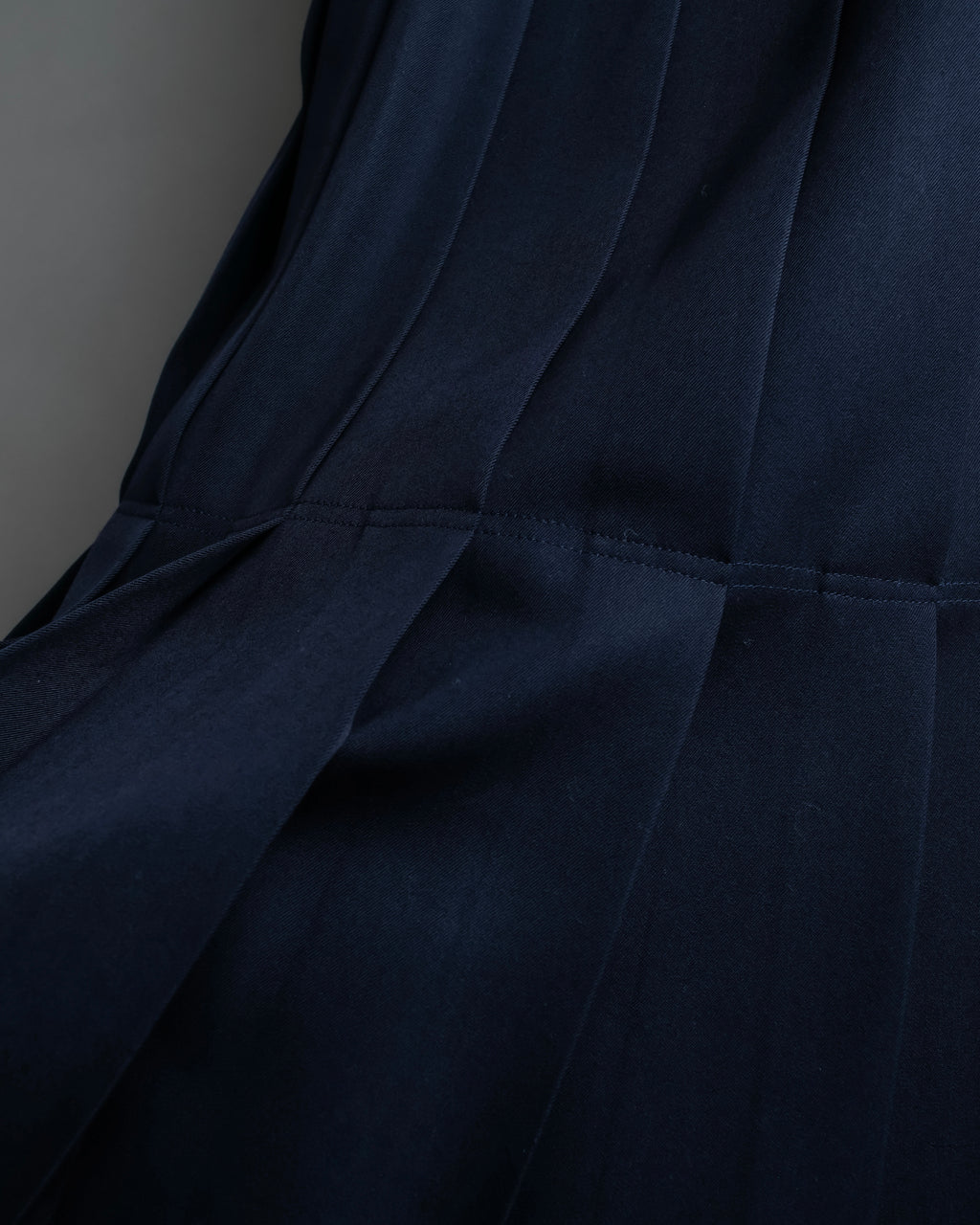 "COMME des GARCONS" Box pleated belted corset skirt