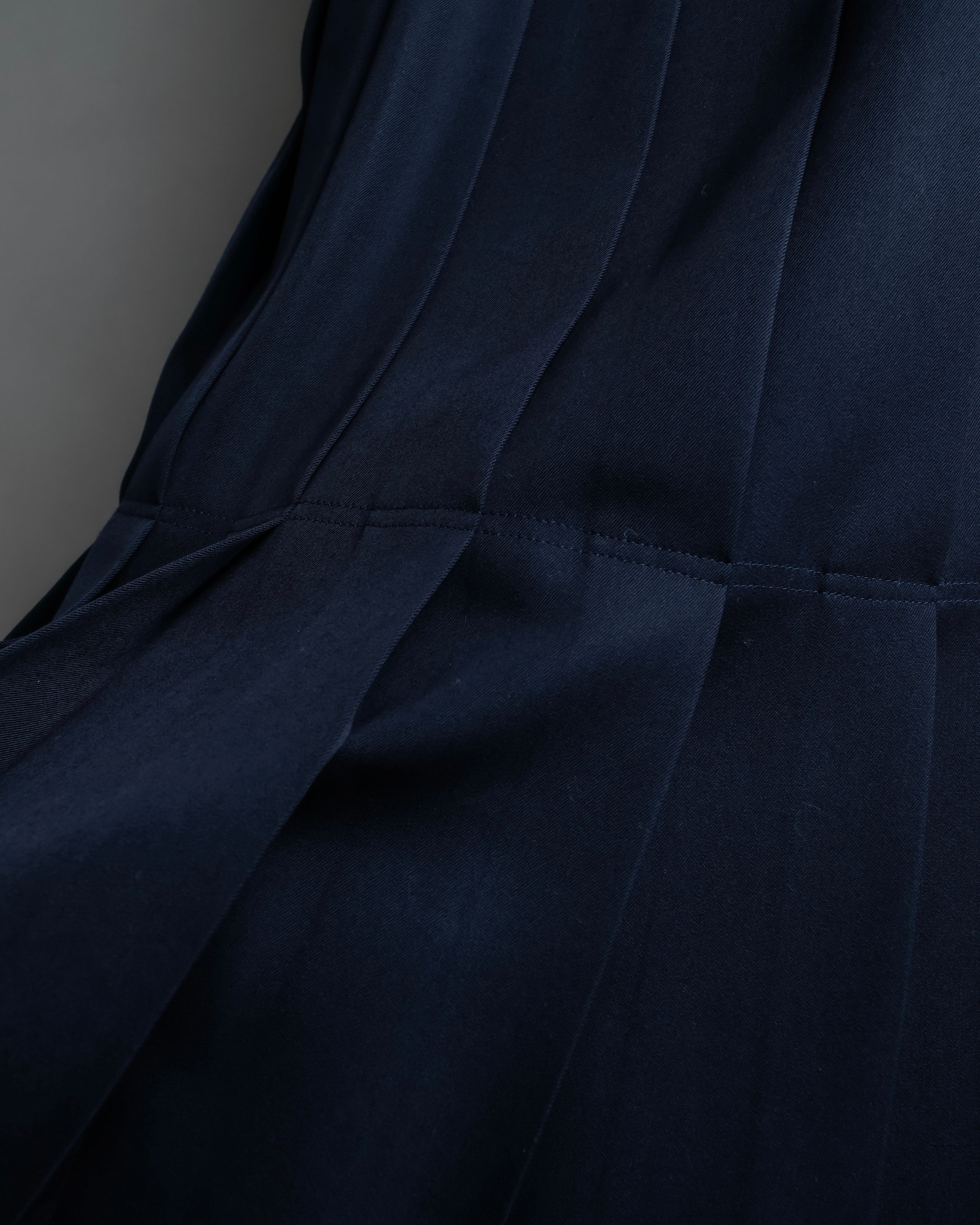 "COMME des GARCONS" Box pleated belted corset skirt