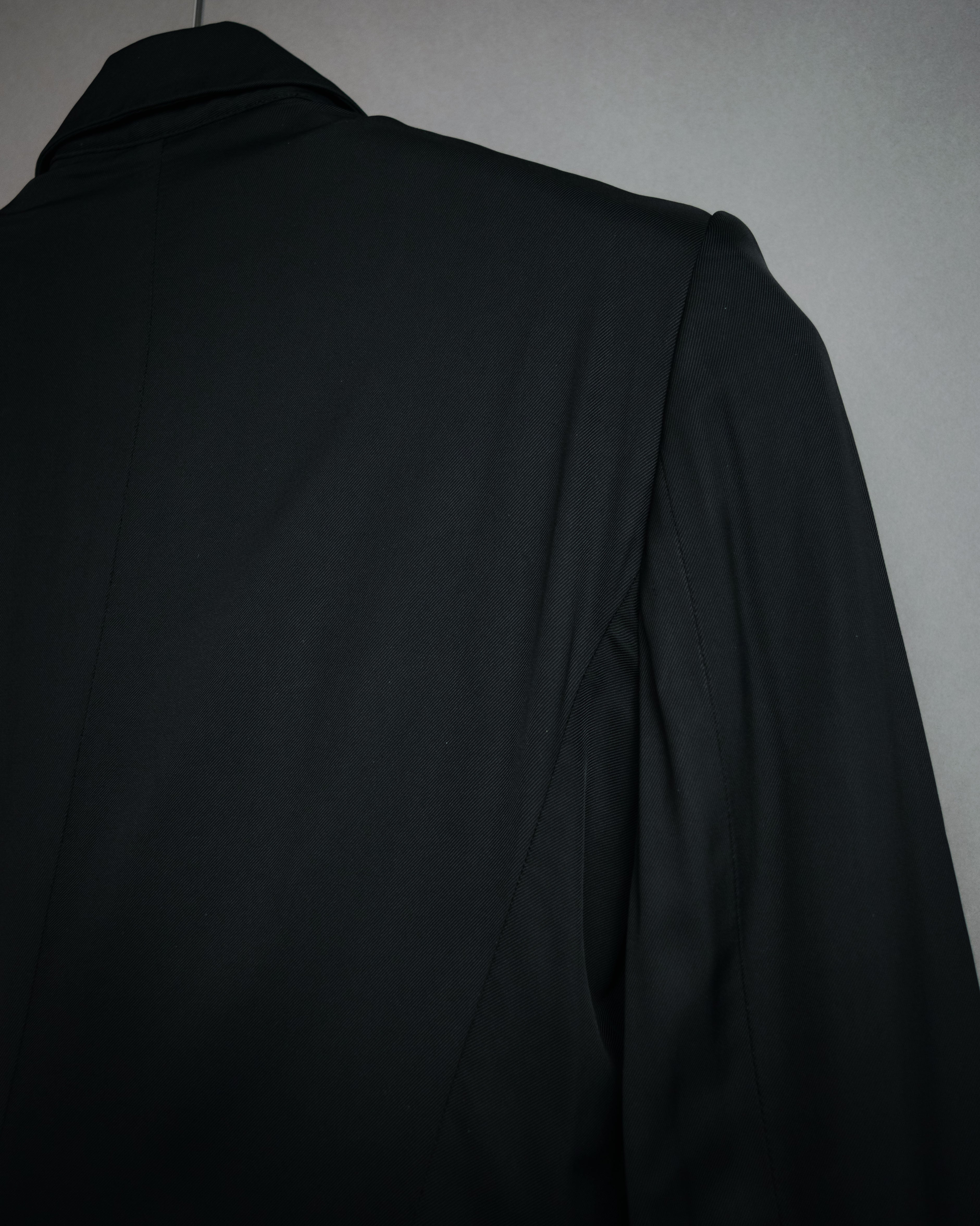 “GUCCI” Early 2000s satin peak lapel tailored jacket