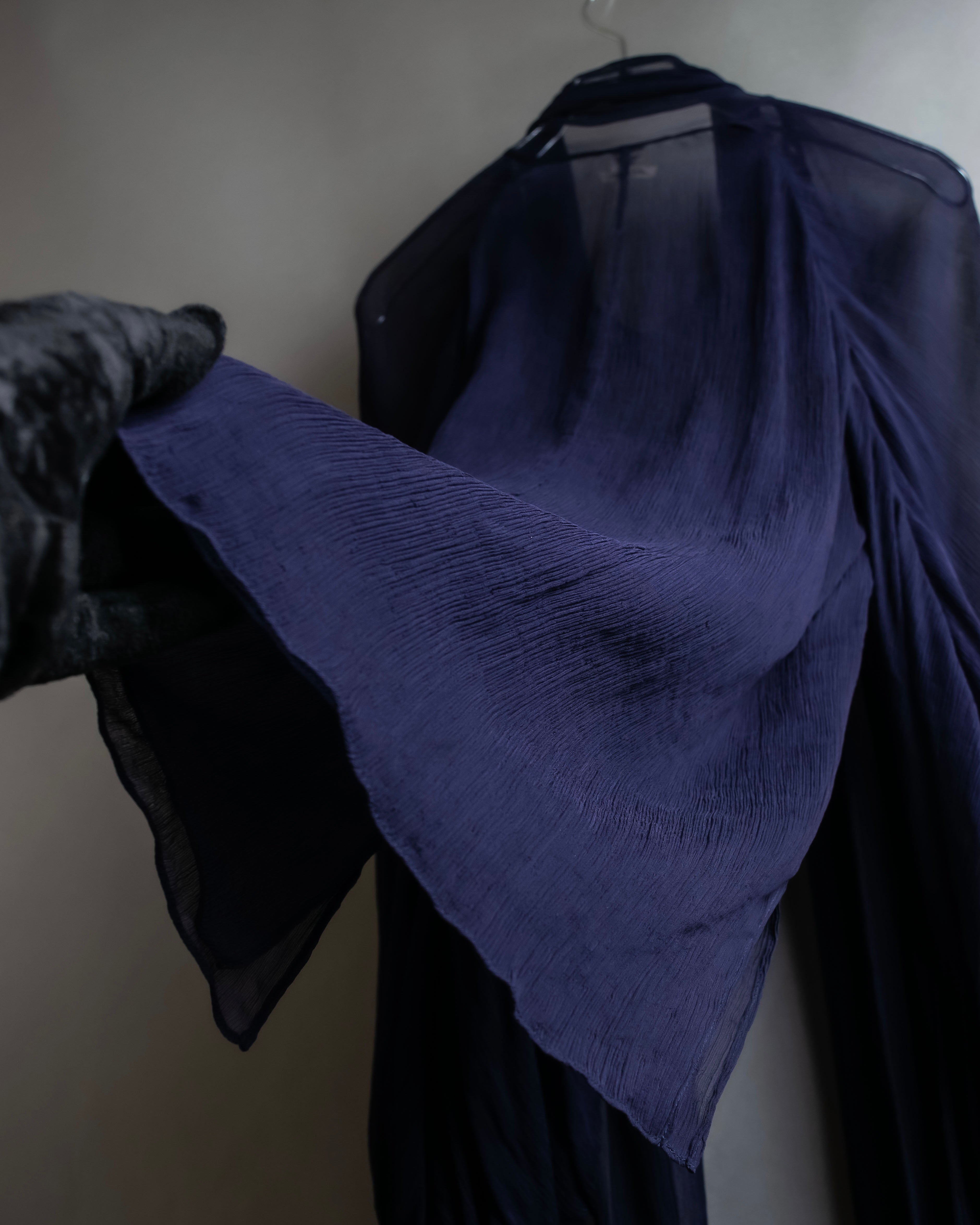 "HERMES" Bowtie detail balloon sleeve sheer pullover