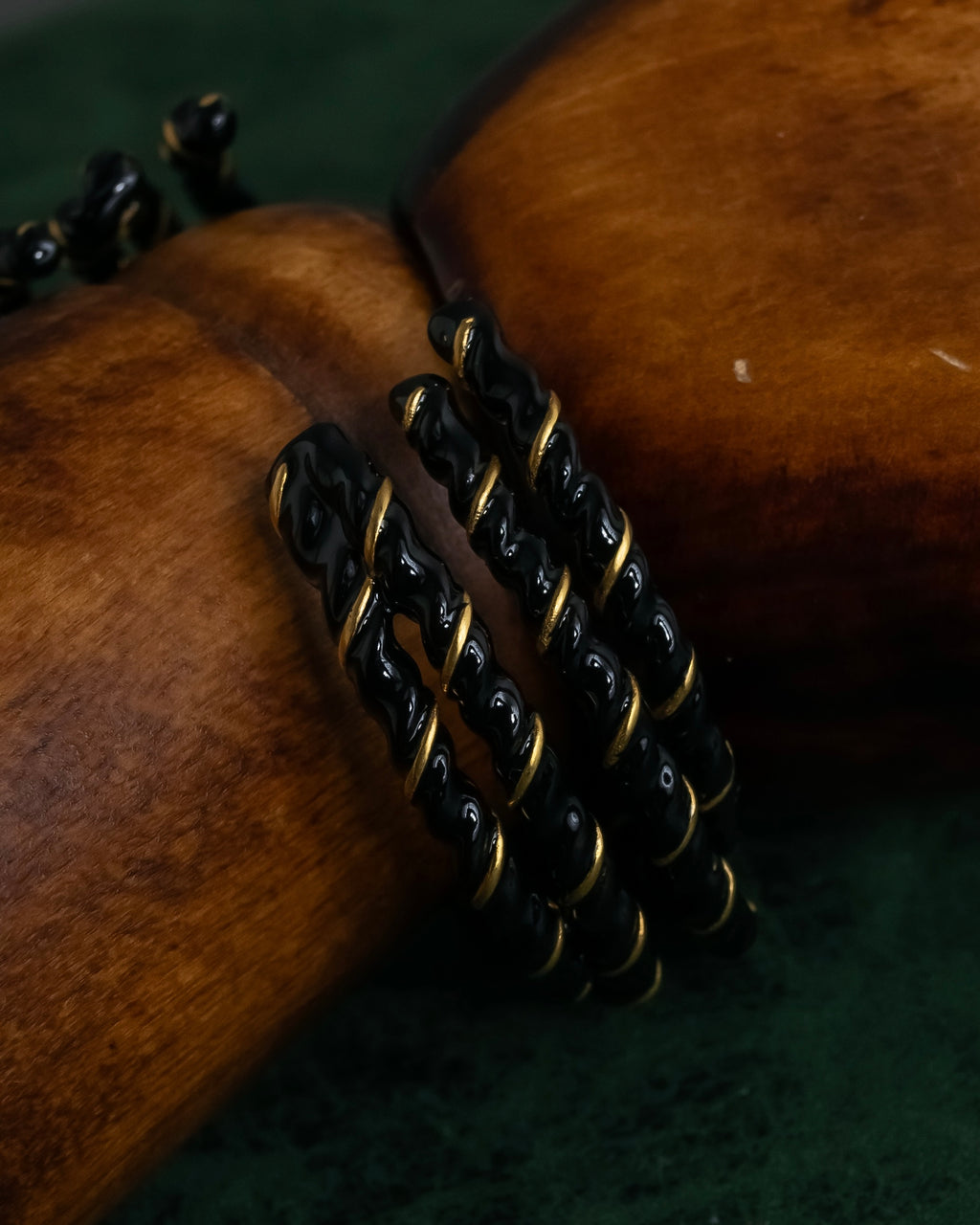 "MAISON MARGIELA" Twisted cord design brass bangle