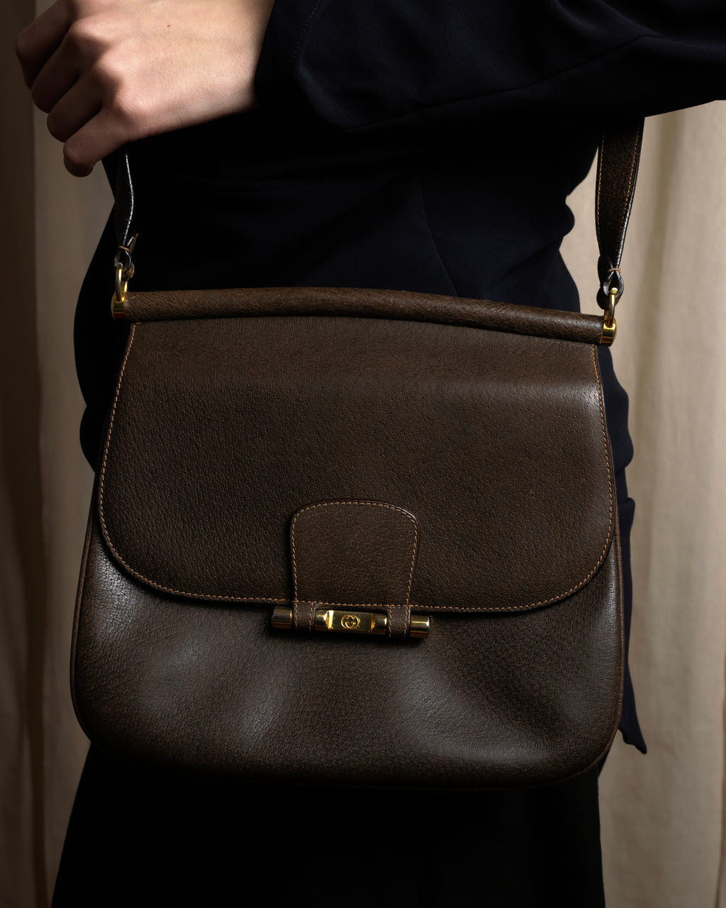 "GUCCI" Bar-shaped fastener design leather shoulder bag