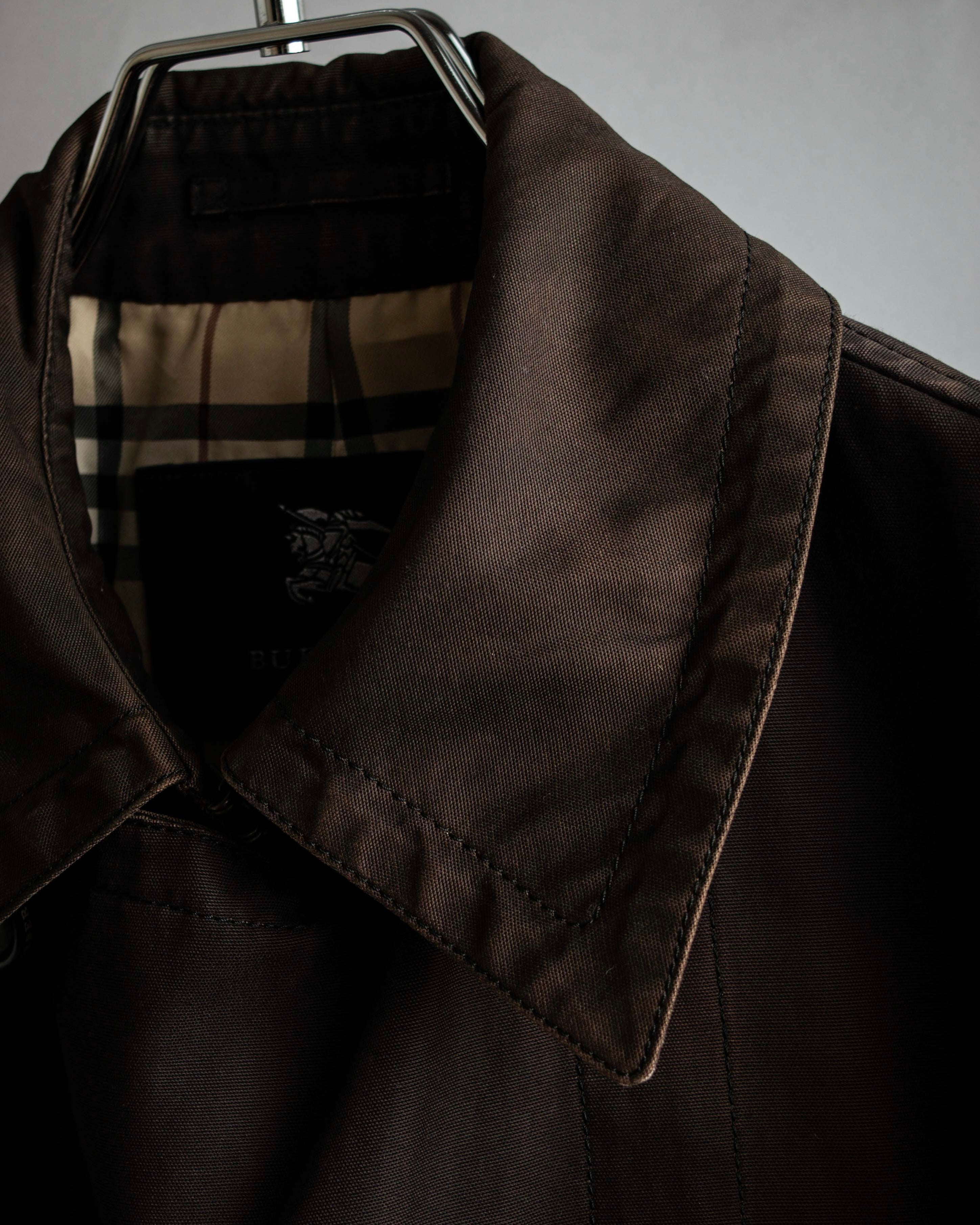 "BURBERRY" Subdued tone military detail mid-length trench coat