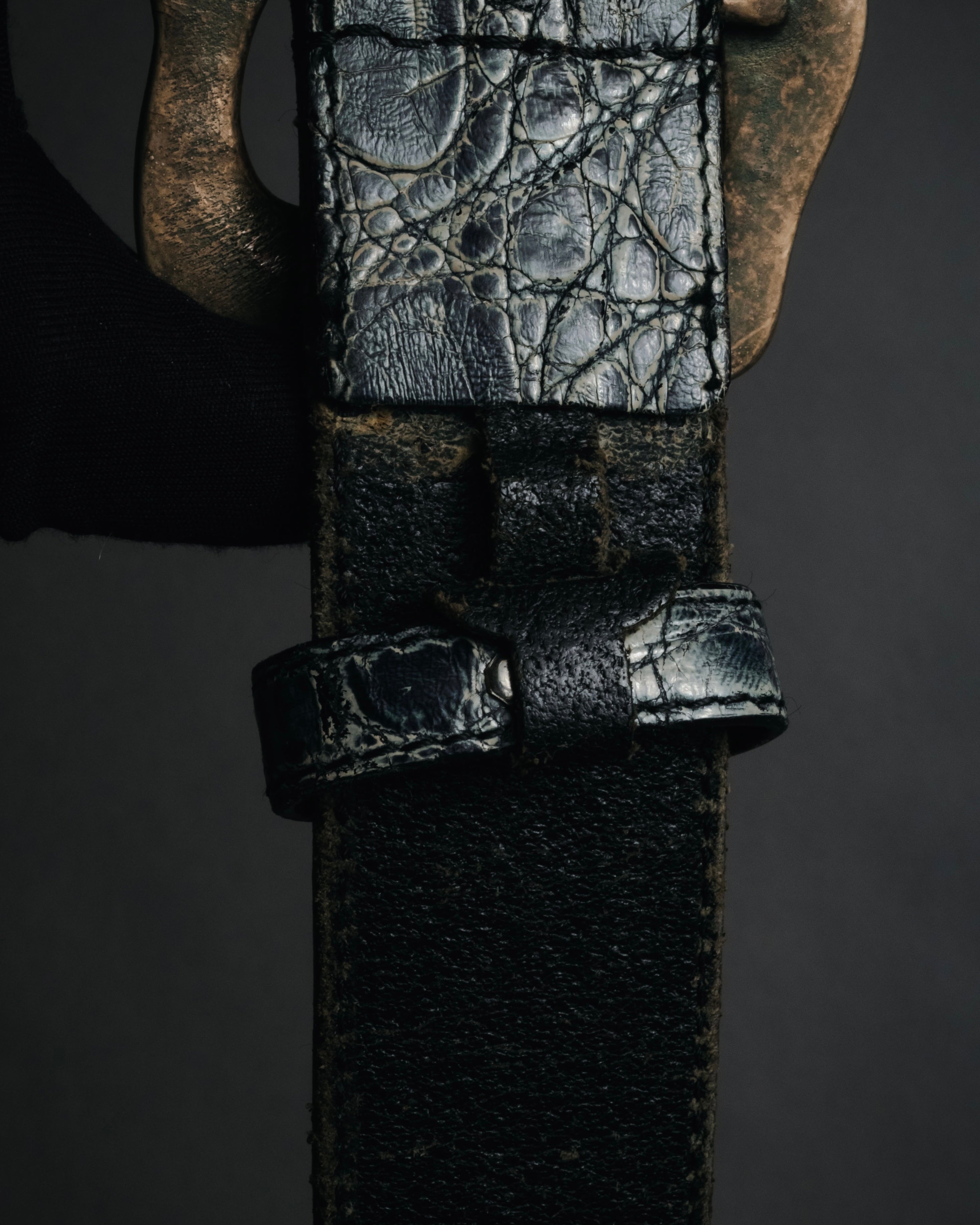 "DOLCE & GABBANA" 2003-08 Distressed croc-embossed hammered buckle belt