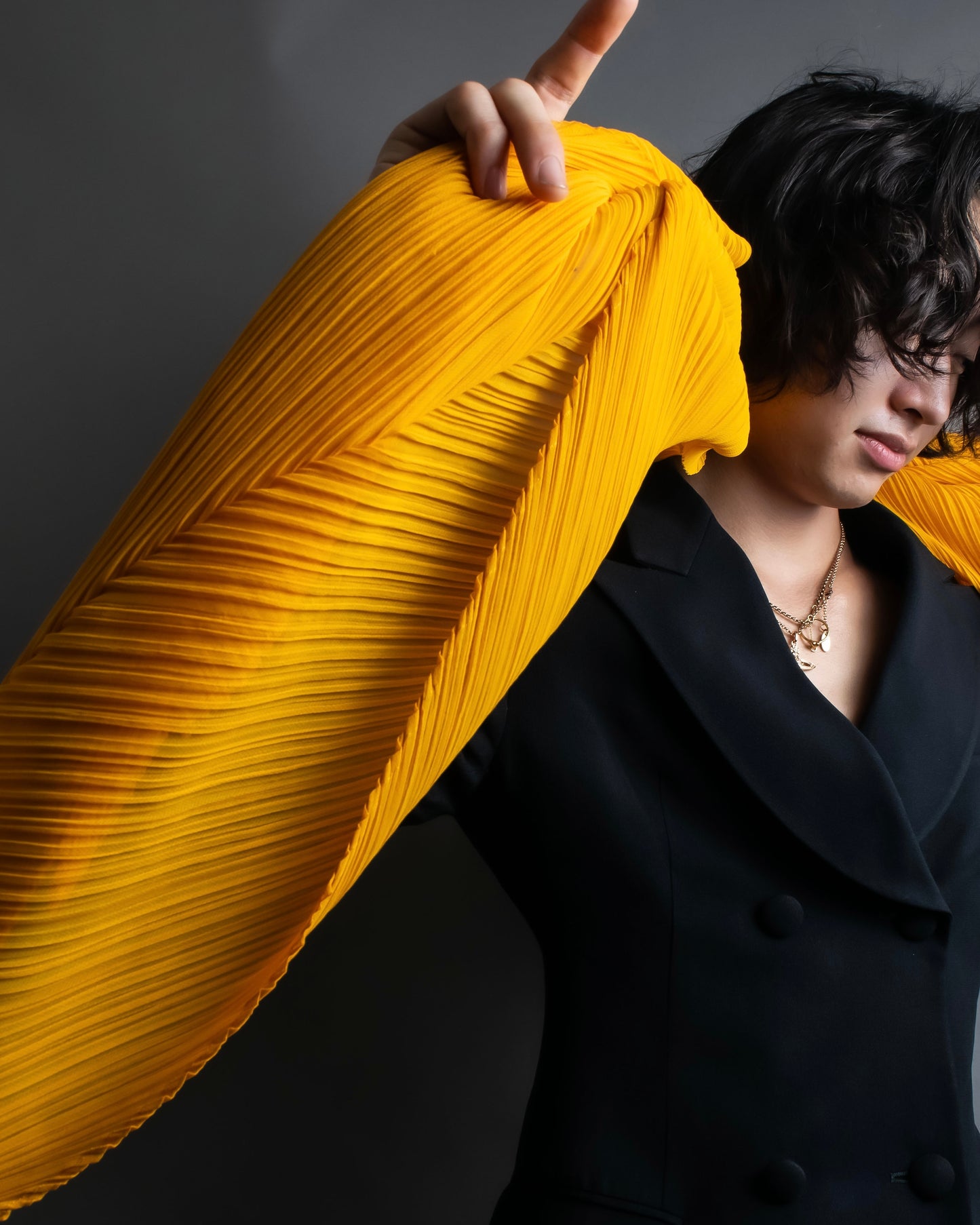 "PLEATS PLEASE ISSEY MIYAKE" Yellow orange color pleated stole