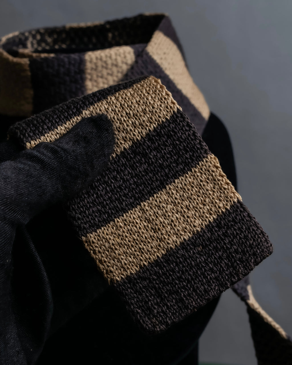 "COMME des GARCONS HOMME"
Regimental stripe square cut knit tie