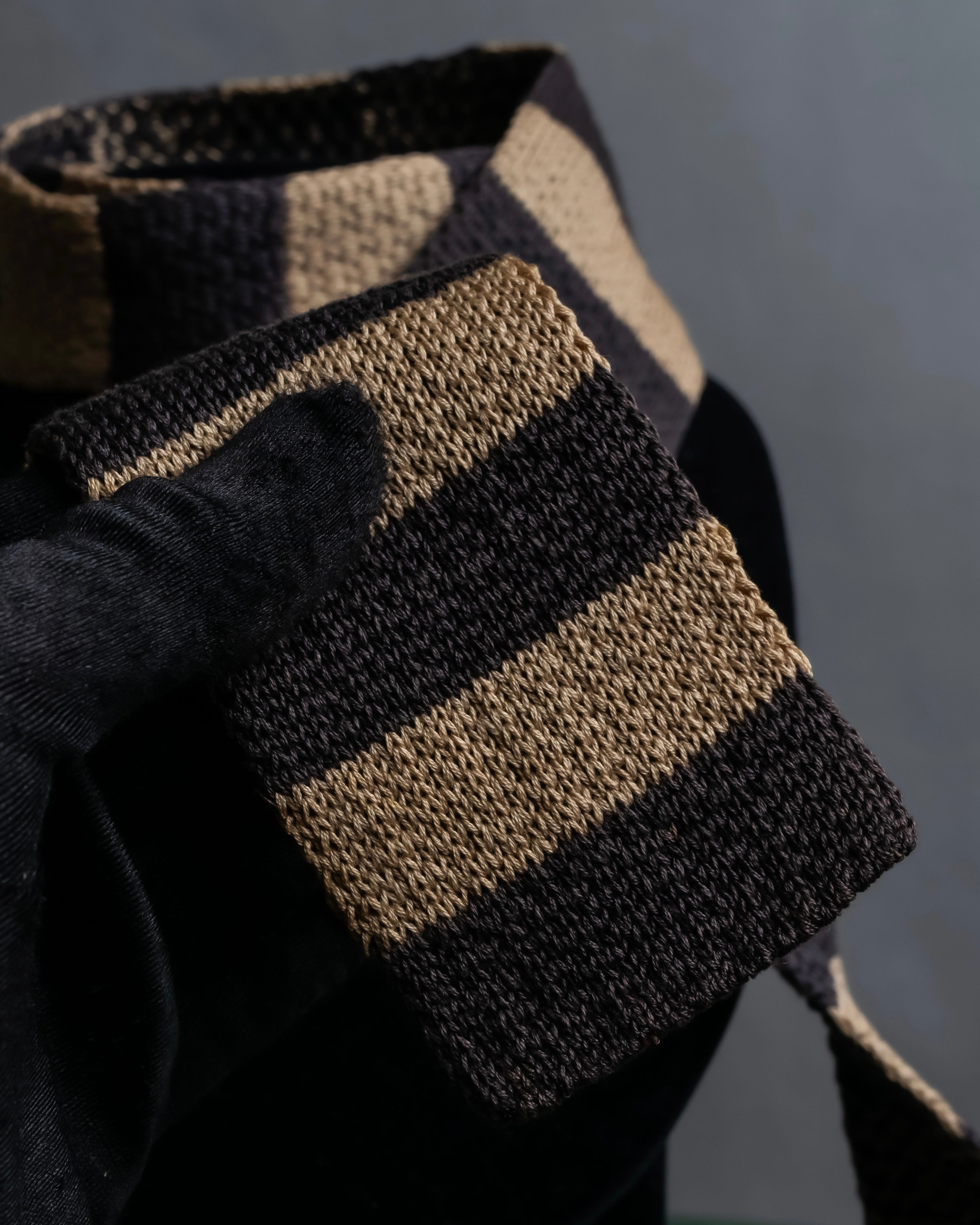 "COMME des GARCONS HOMME"
Regimental stripe square cut knit tie