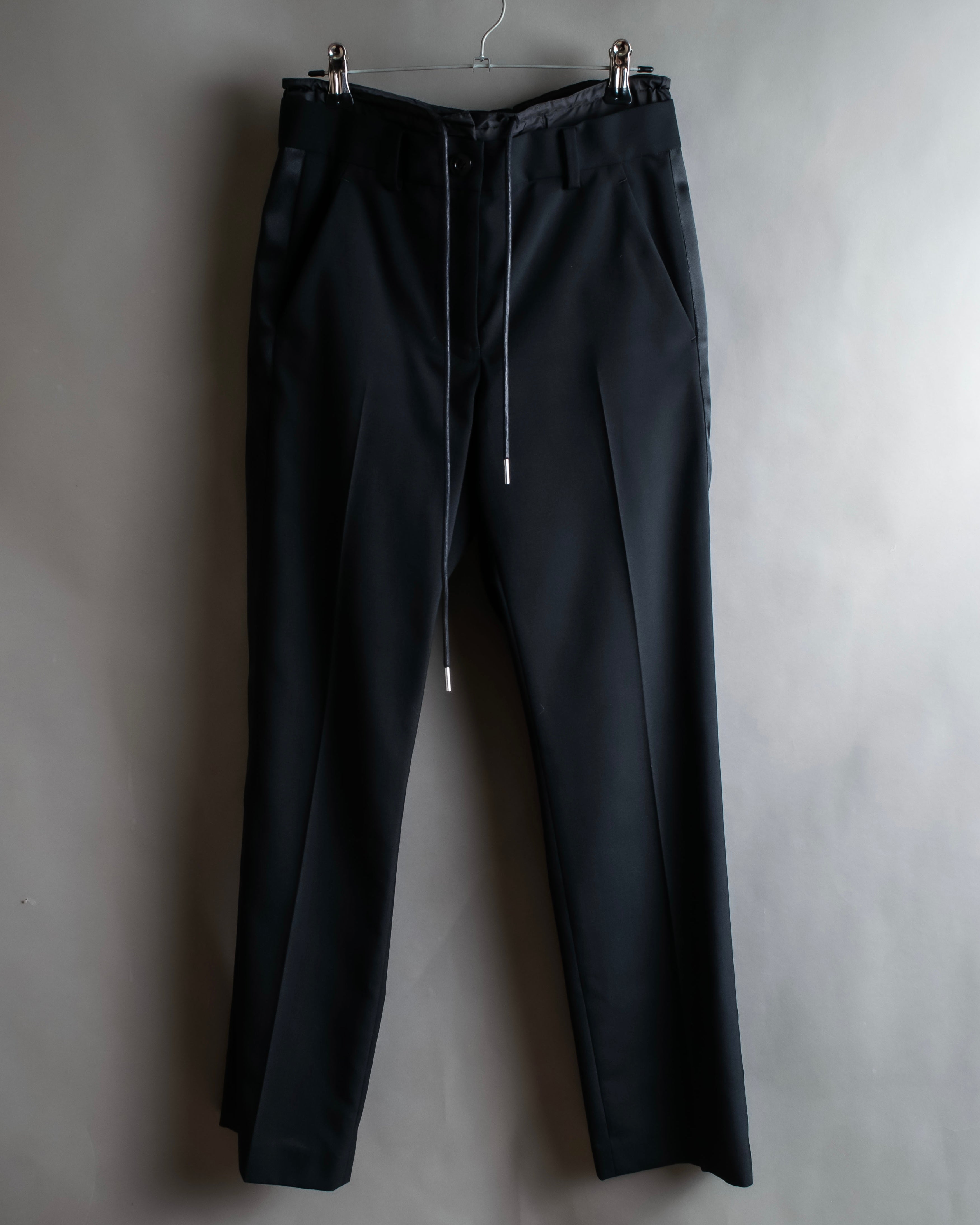 "sacai" Satin line design tapered slacks