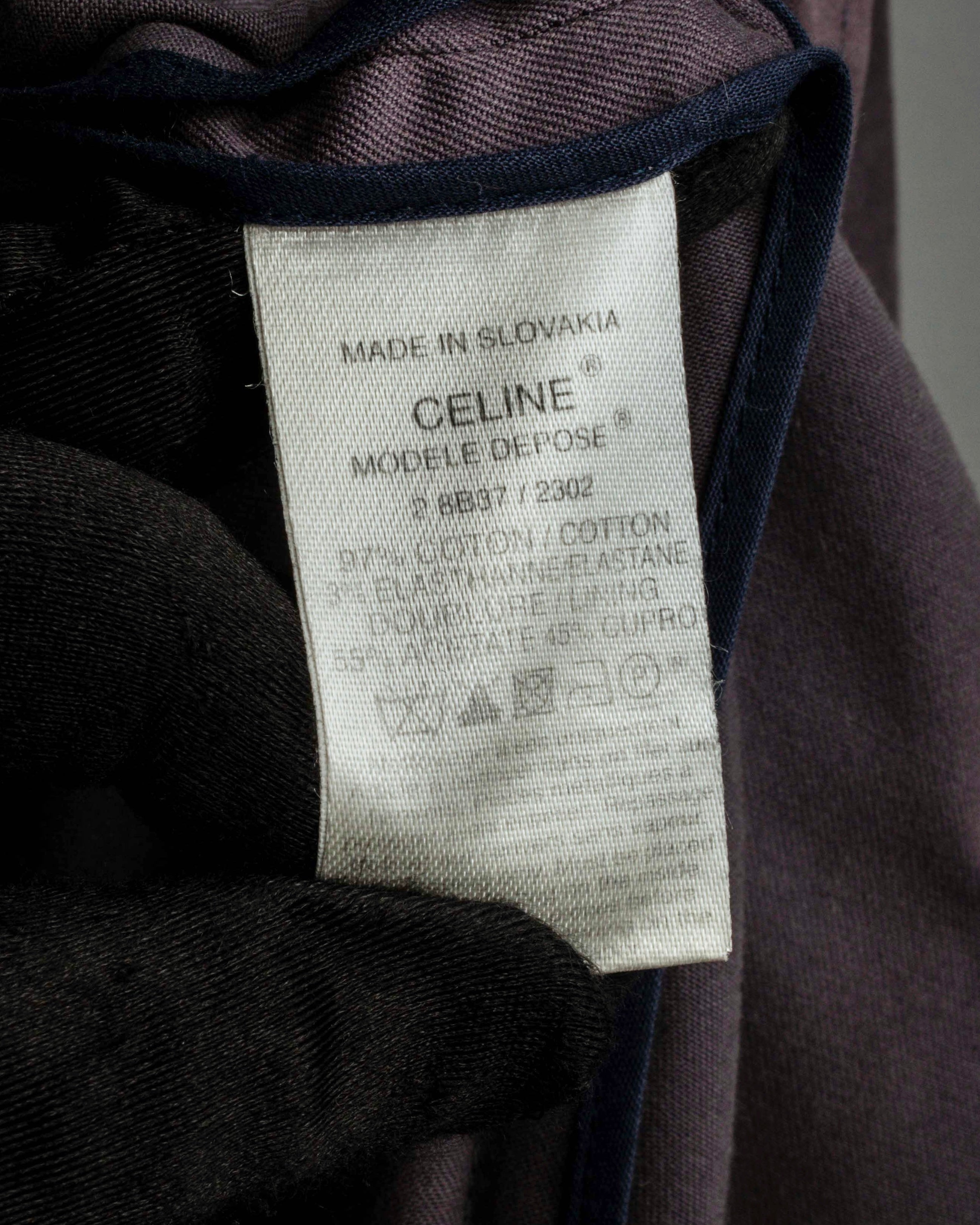 "CELINE" Triomphe button design in plum brown color
 trench coat