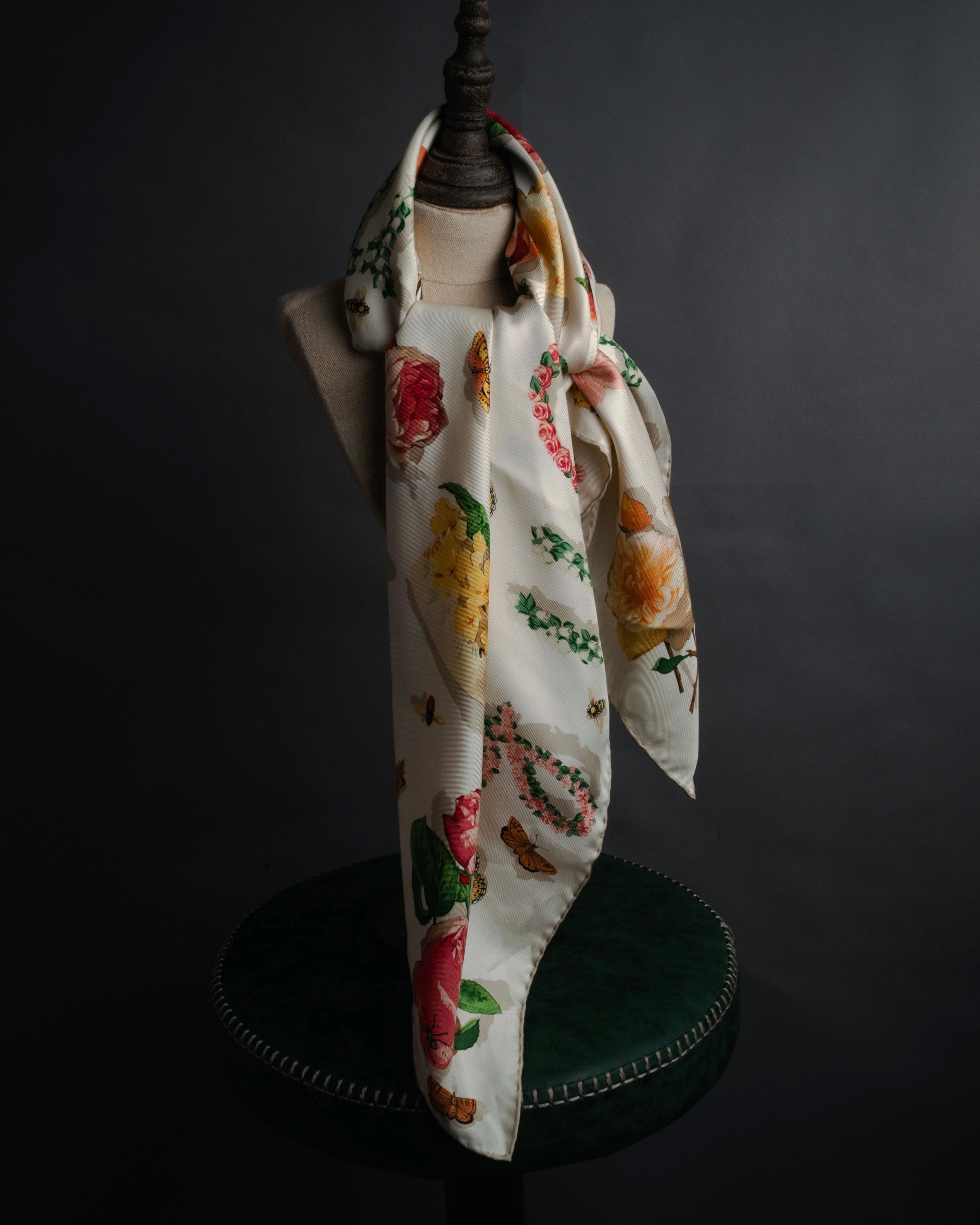“GUCCI” 80’s-90’s Floral logo silk scarf