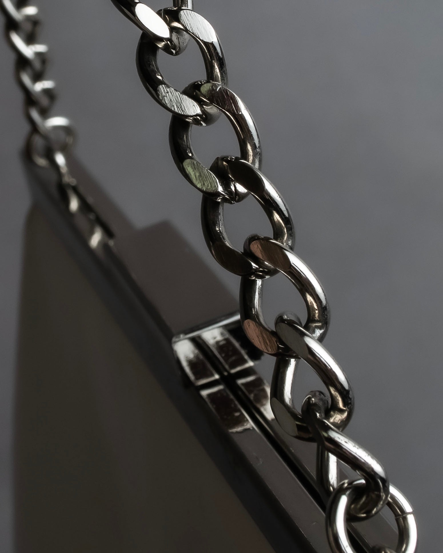 "YVES SAINT LAURENT" Clasp design chain shoulder patent leather bag