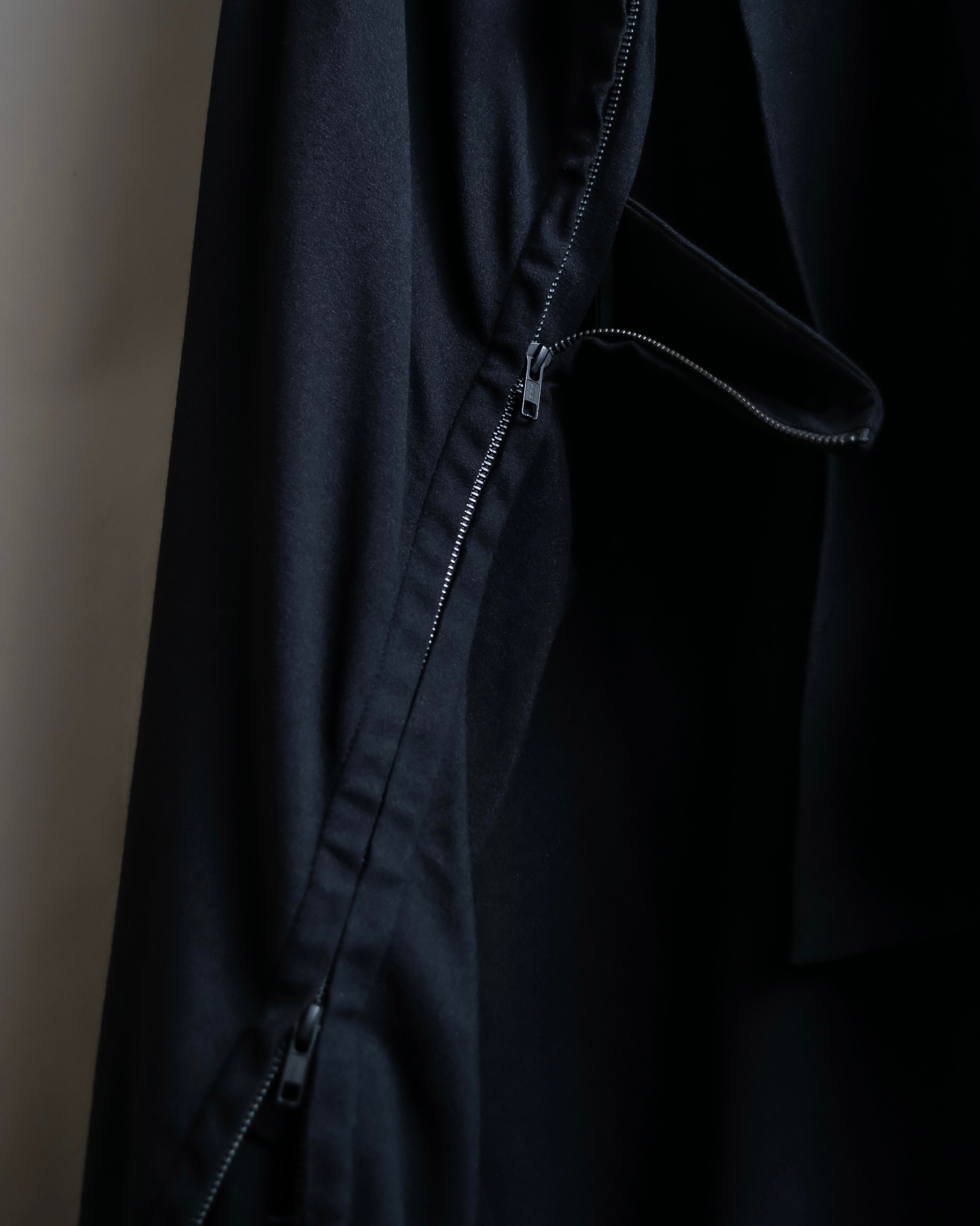 "ANN DEMEULEMEESTER" Cape draping docking design zipper sleeveless dress