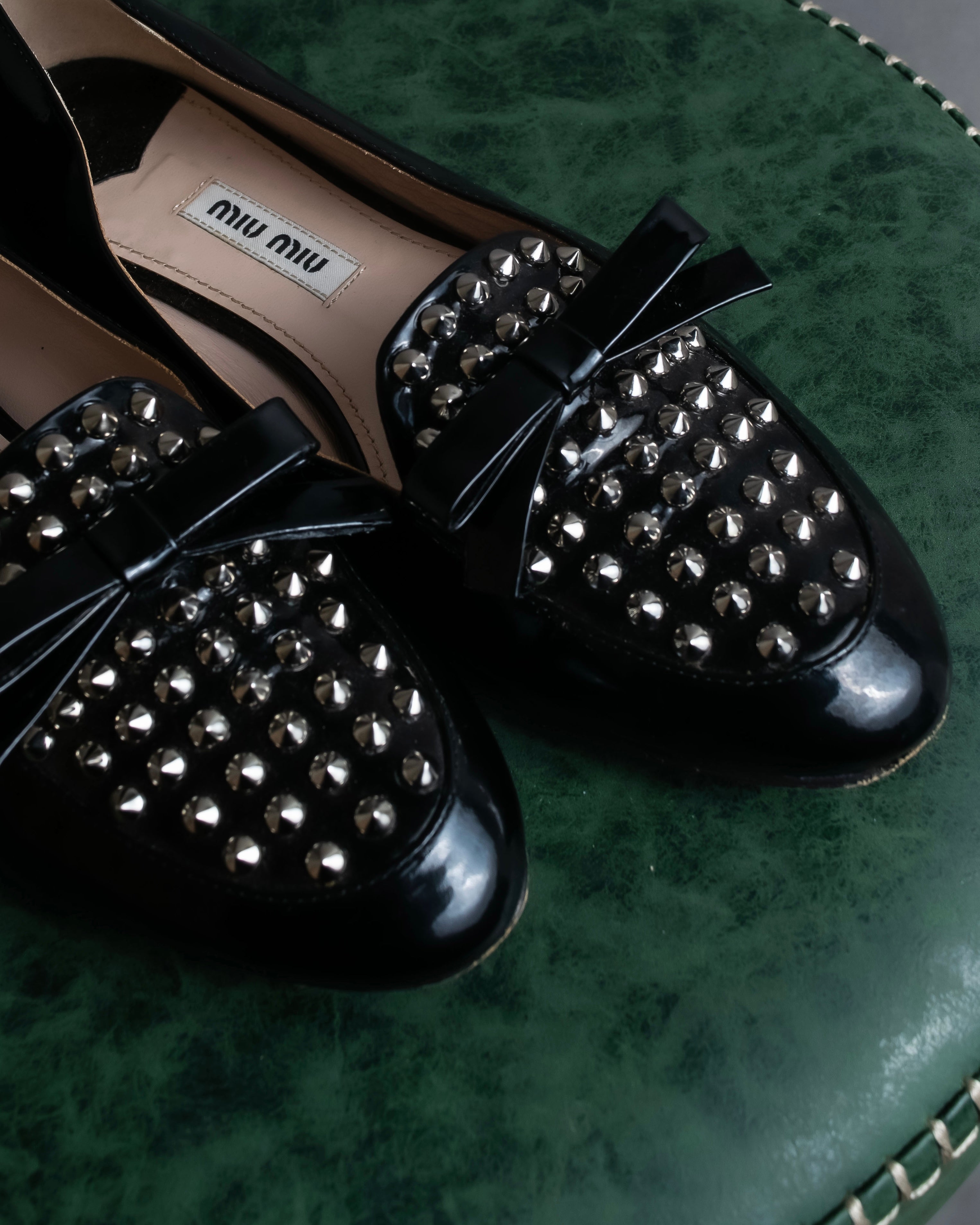 "MIU MIU" Stud＆ribbon design metal heel pumps
