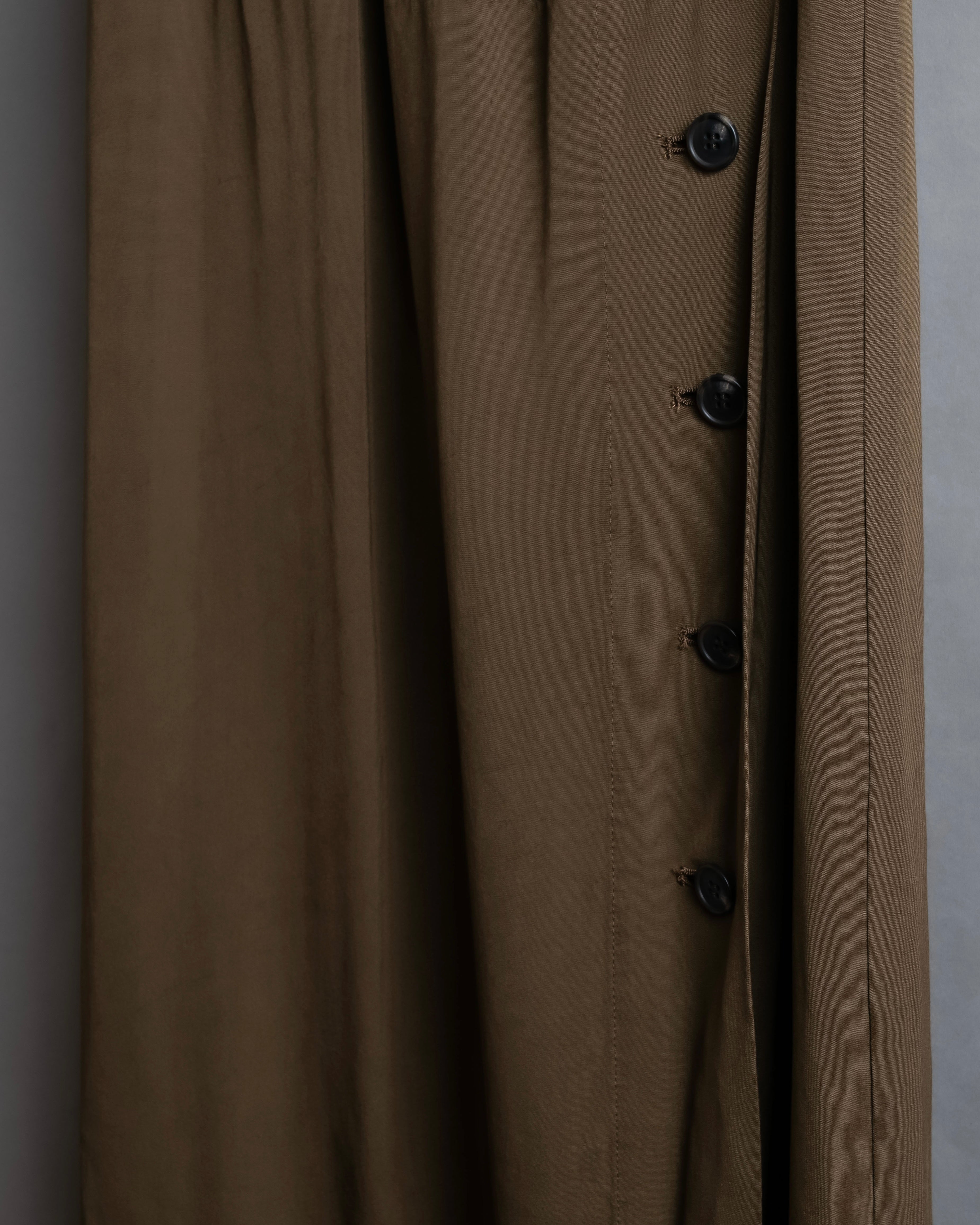 "ISSEY MIYAKE" Gathered waist detail button slide flared skirt