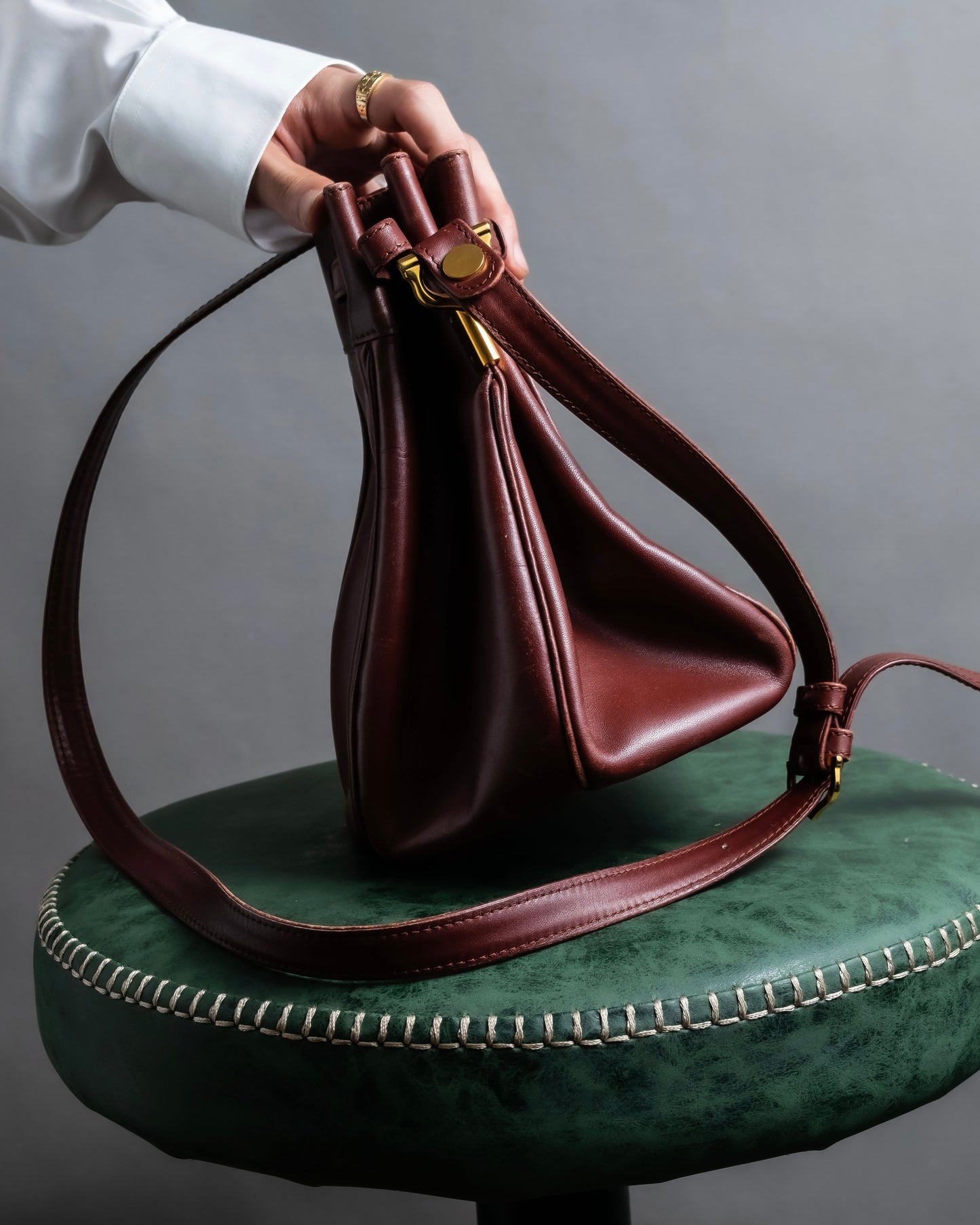 "Cartier" Drawstring design bordeaux color shoulder bag