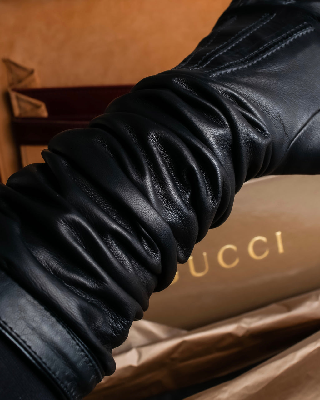 "GUCCI" Gold metal button design long leather gloves