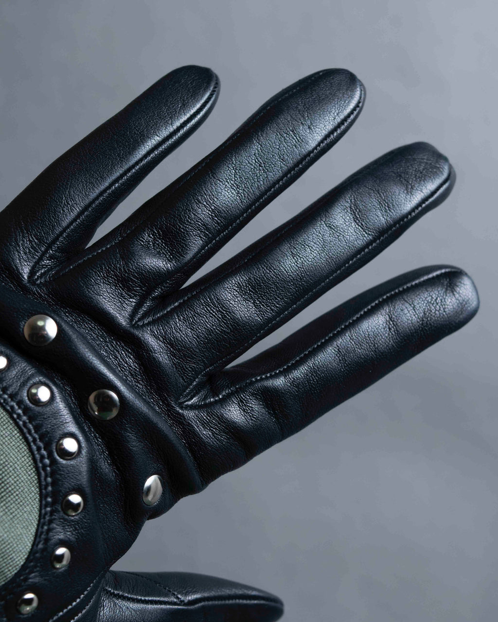 For lease "Christian Dior" Stud design metal plate docking leather gloves