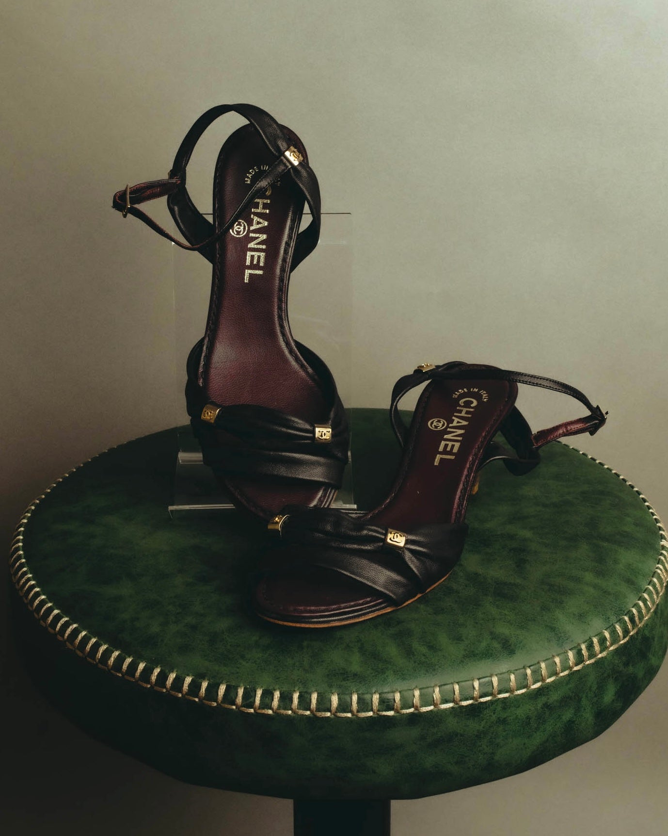 "CHANEL" 90's-00's Bow leather ankle strap sandals
