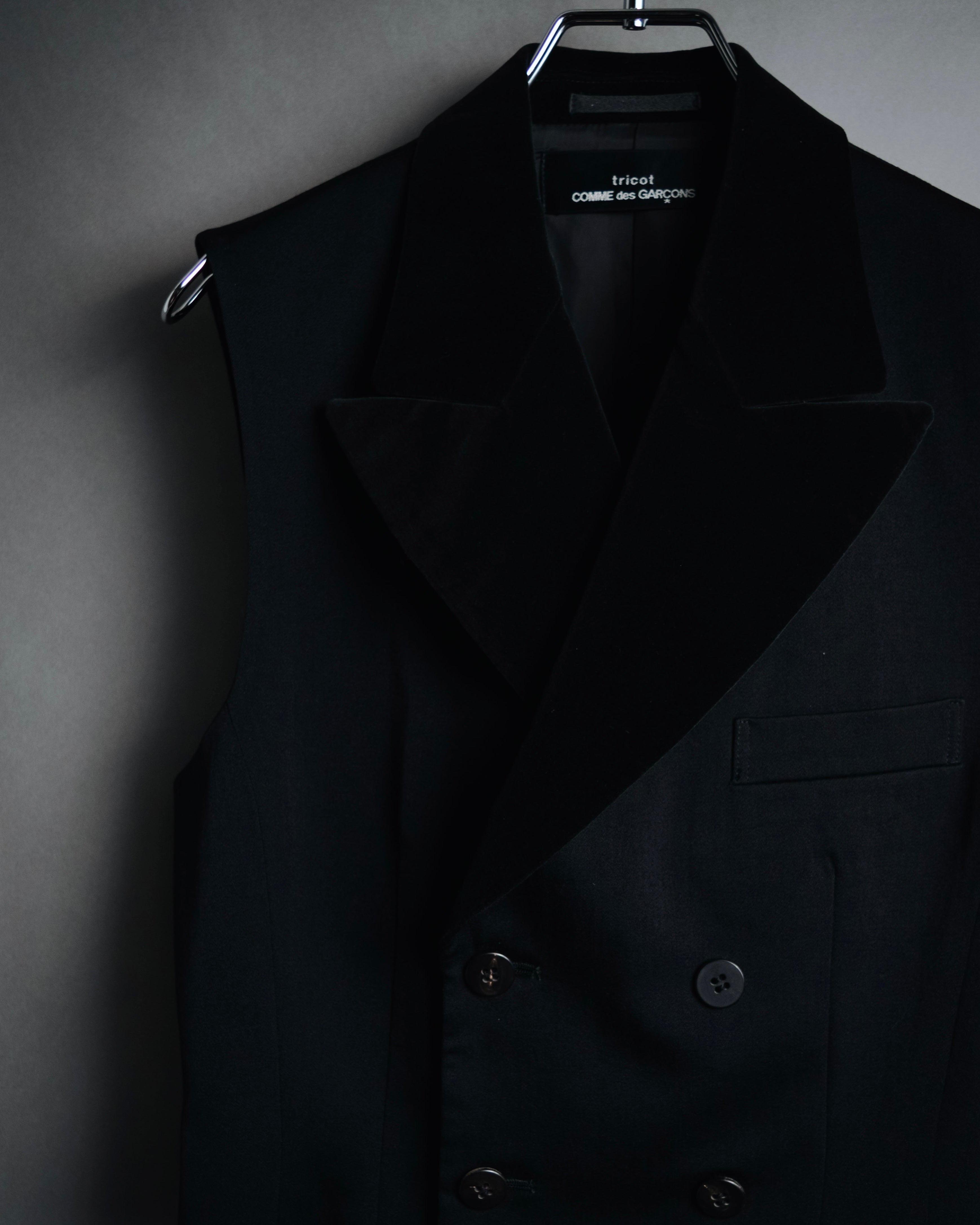 "tricot COMME des GARÇONS"
1989 Velvet-collared double-breasted tailored vest