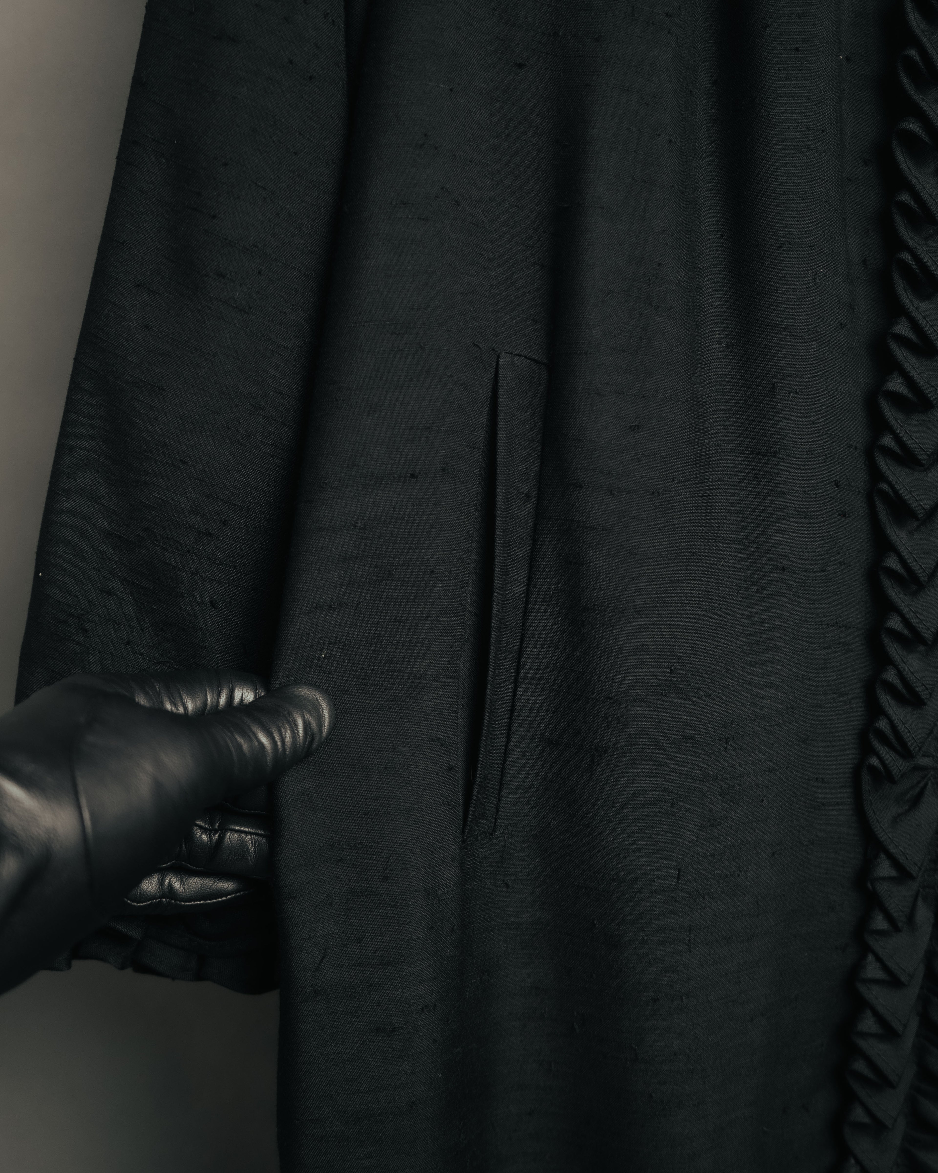 -MOOD Vintage Collections-
80’s-90’s Ruffle detail black long coat