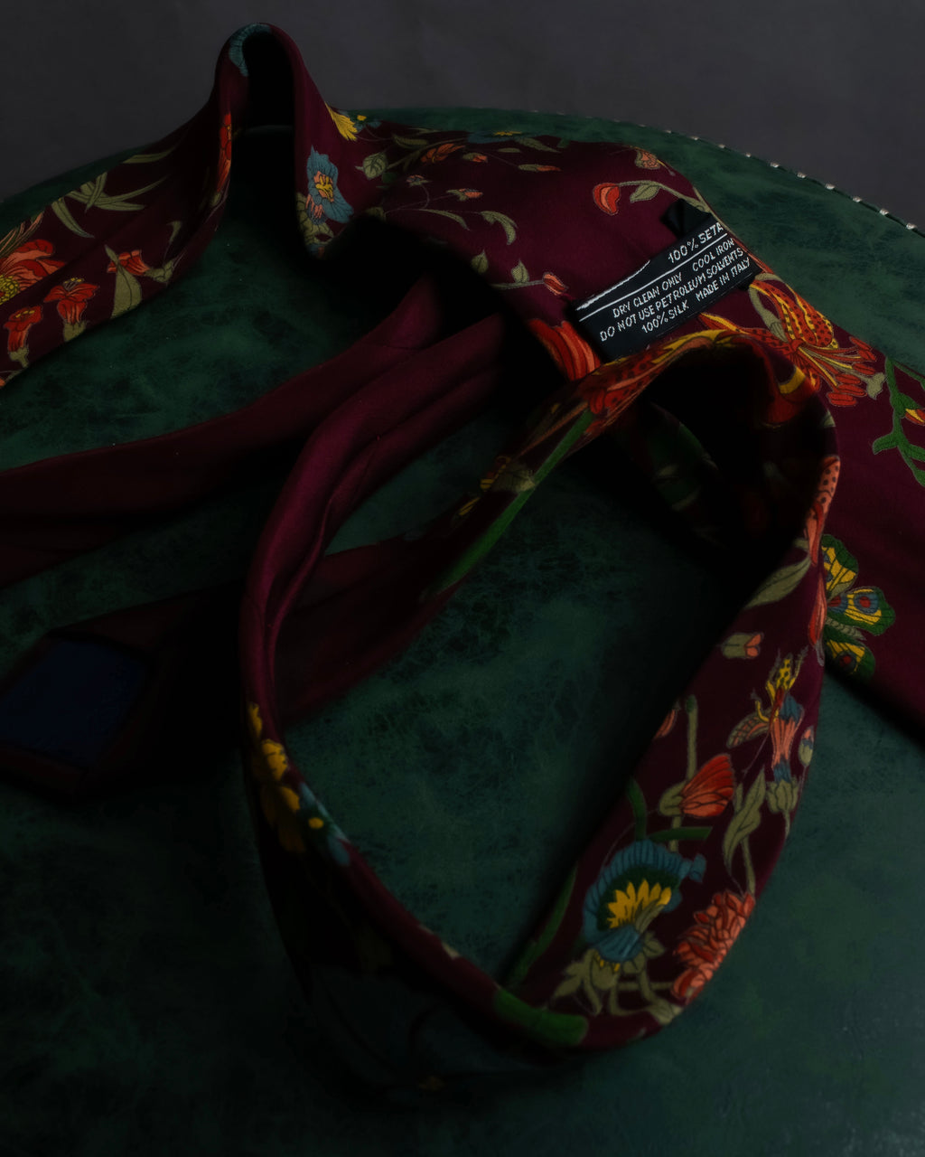 "GUCCI" Flower motif vintage logo design silk neck tie