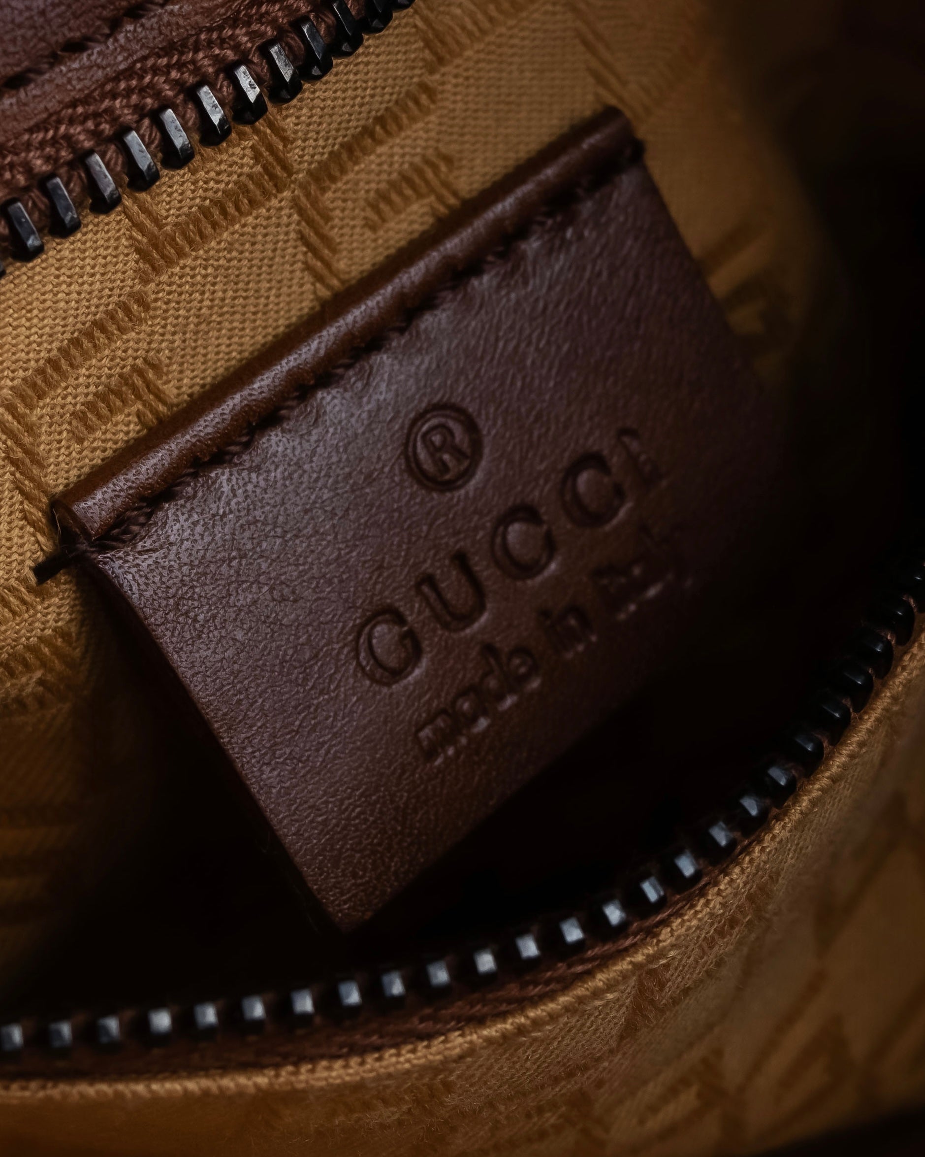 "GUCCI" Horizontally shaped cord-wrapped handle leather bag