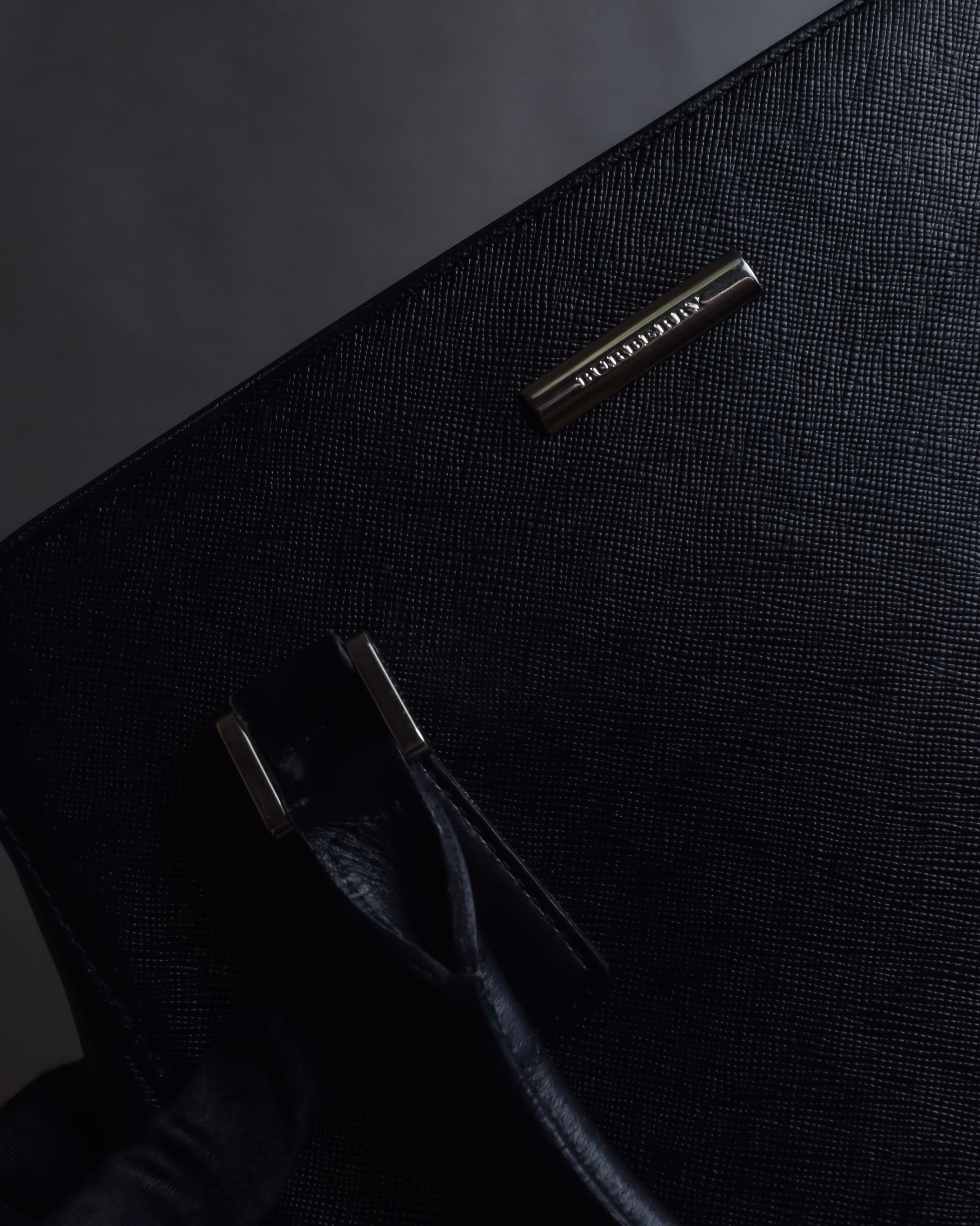 "BURBERRY" Trapezoidal embossed leather one-handle bag