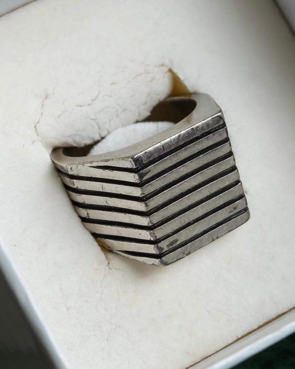 "MAISON MARGIELA" Square-shaped continuous design silver ring