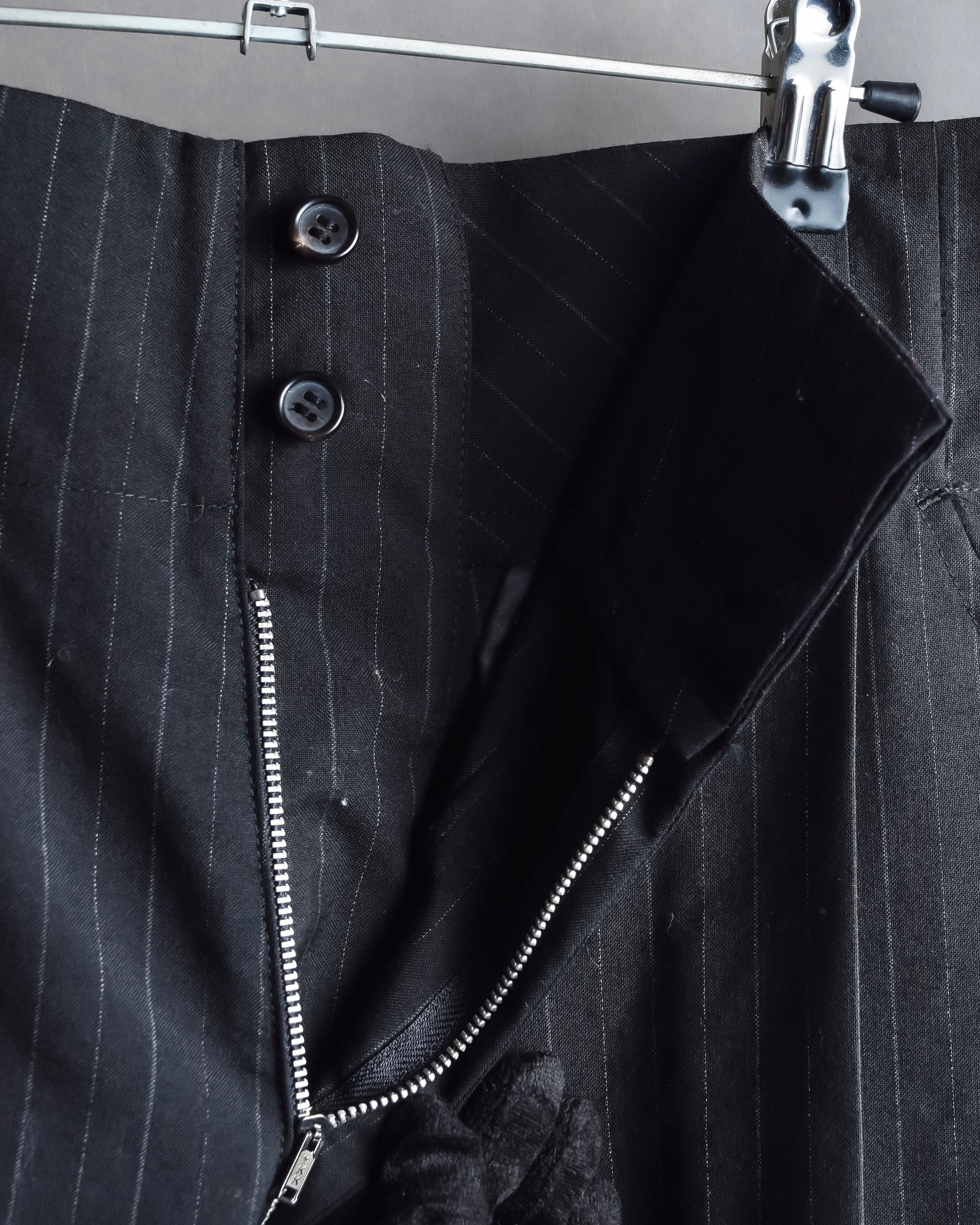 "YOHJI YAMAMOTO FEMME" 10AW Pinstripe pattern tuck wide slacks