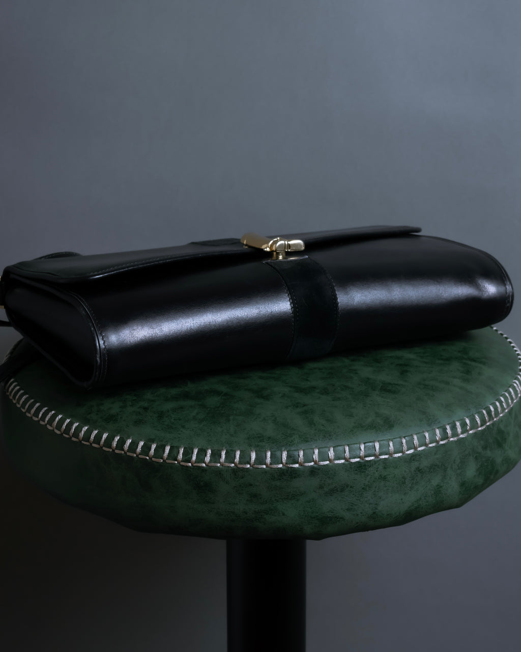 "GUCCI" Saddlery motif crisp design vintage leather shoulder bag