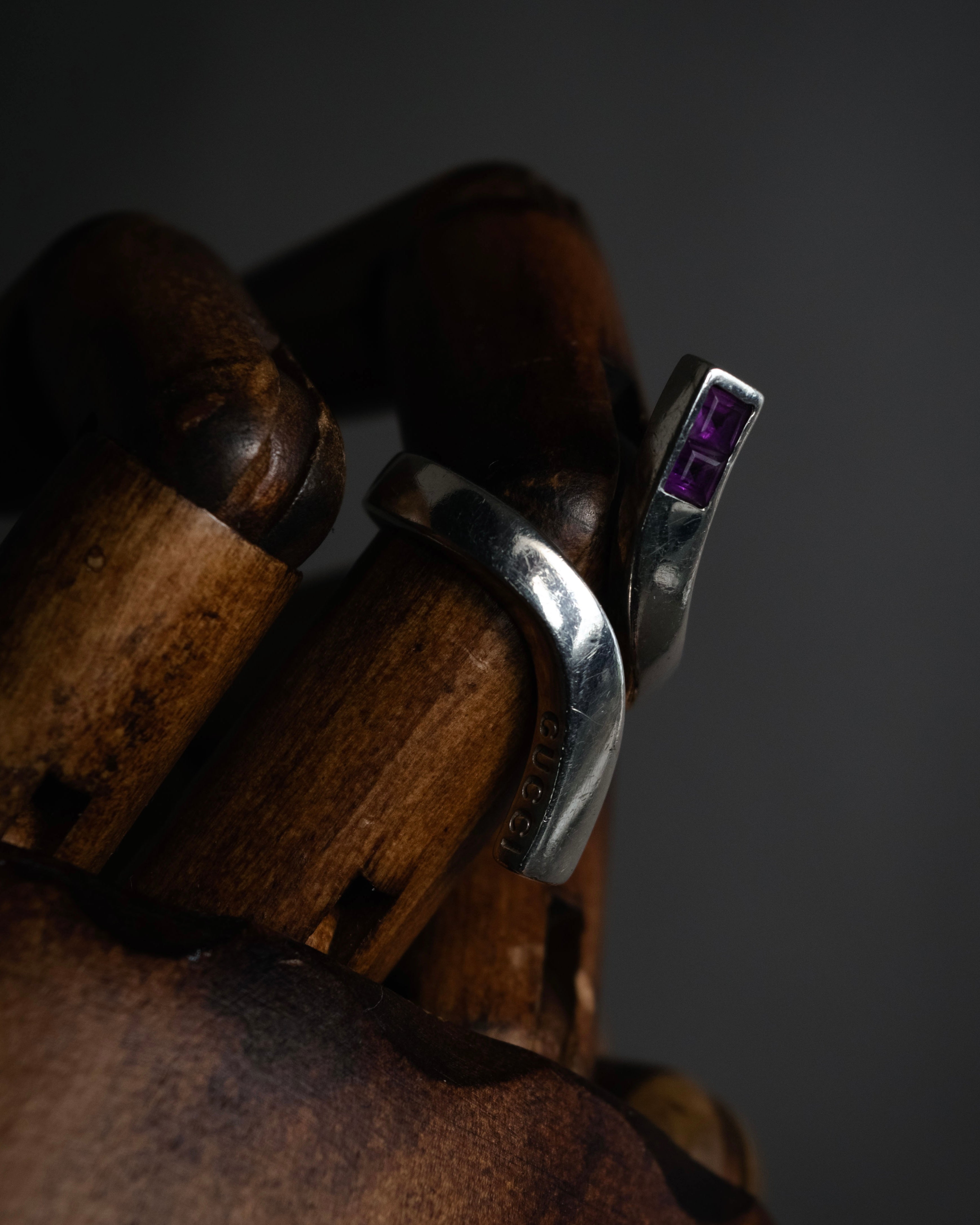 “GUCCI” 1990’s-2000’s Amethyst bypass silver ring