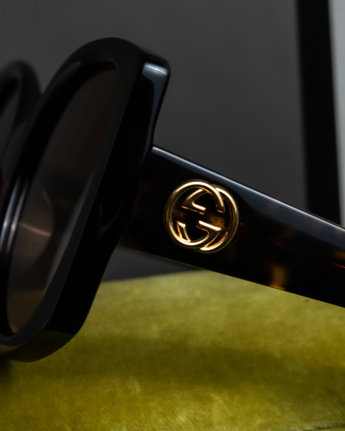 "GUCCI" Geometric frame Interlocking G sunglasses