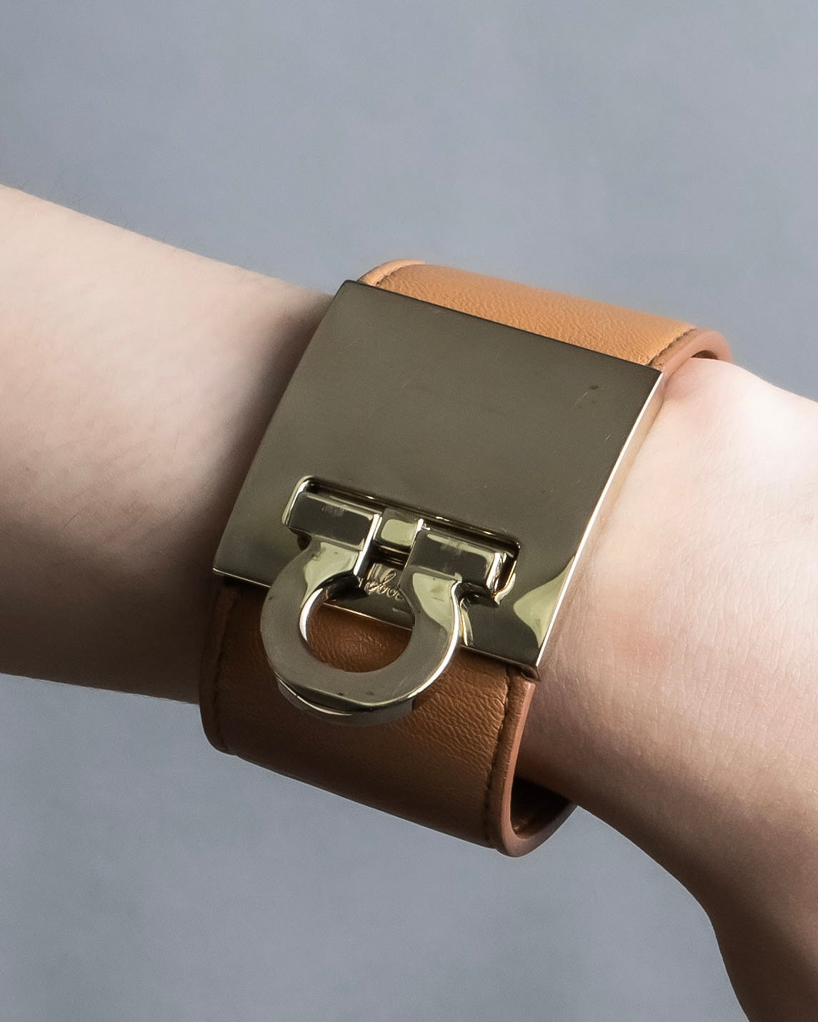 "Ferragamo" Gancini motif leather bangle