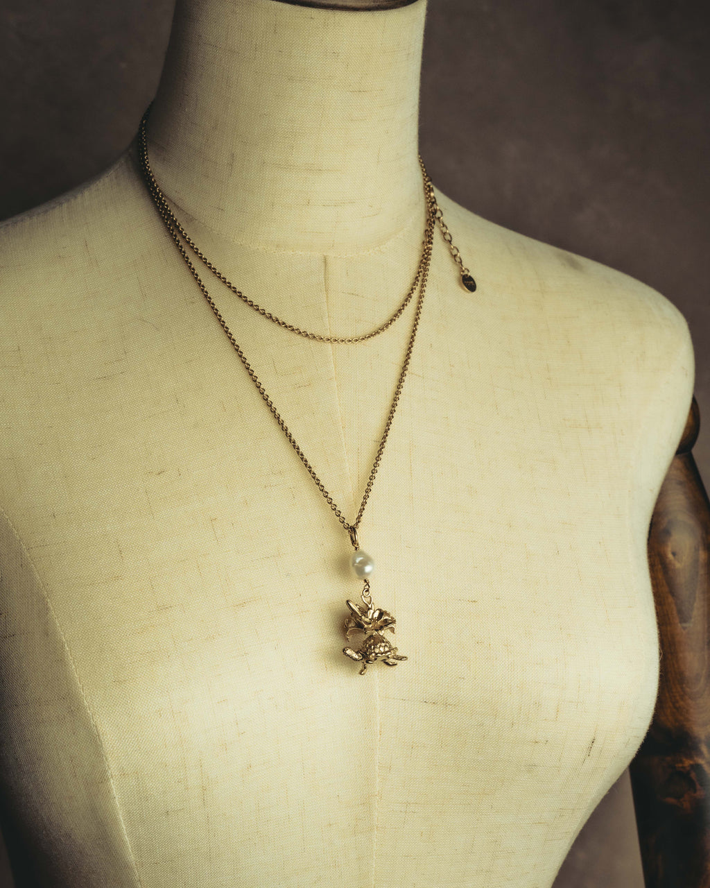 "DIOR" 20's Sculptural turtle long pendant necklace