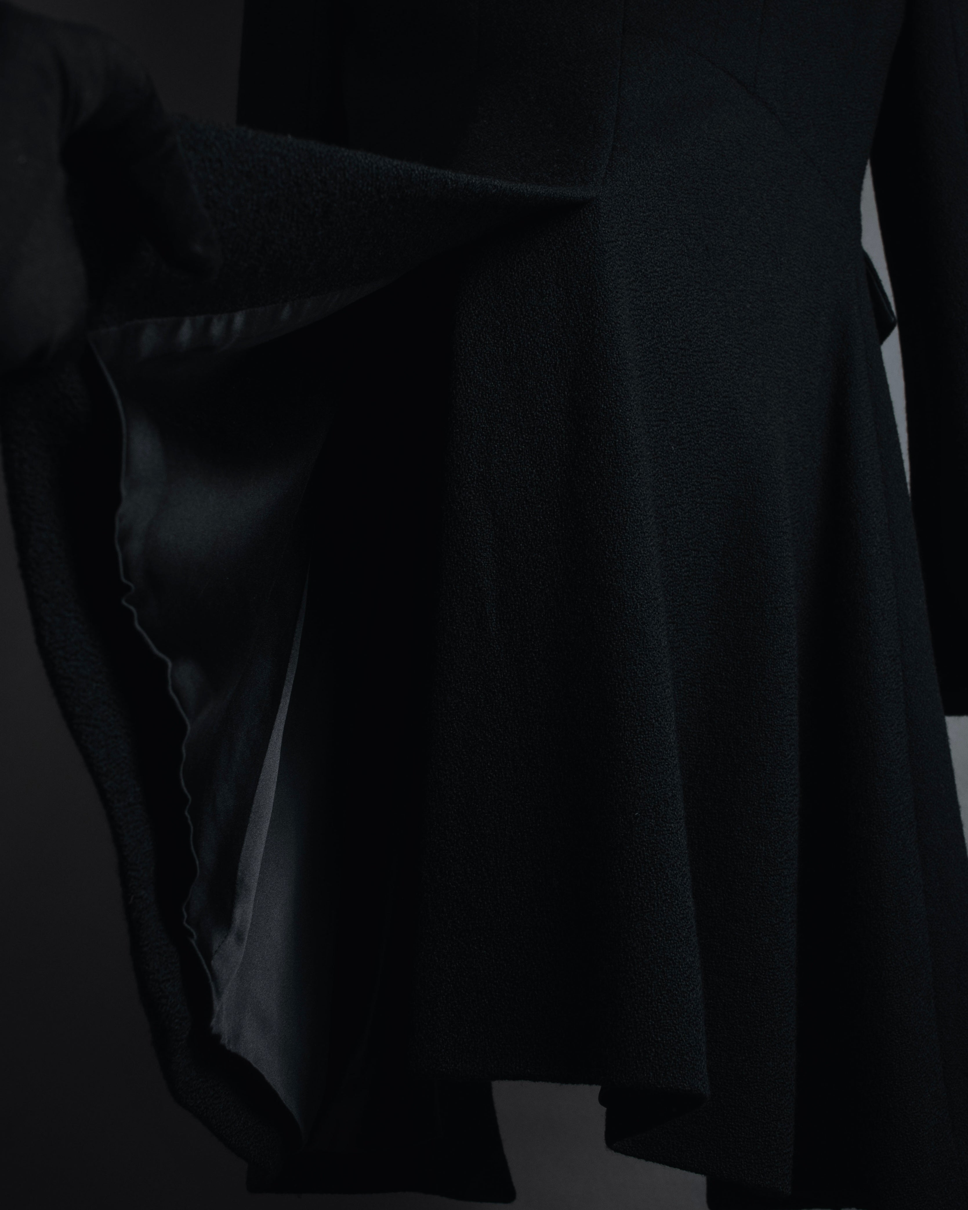 –SPECIAL– "CHANEL" 04SS sculpted princess-line wool crepe coat