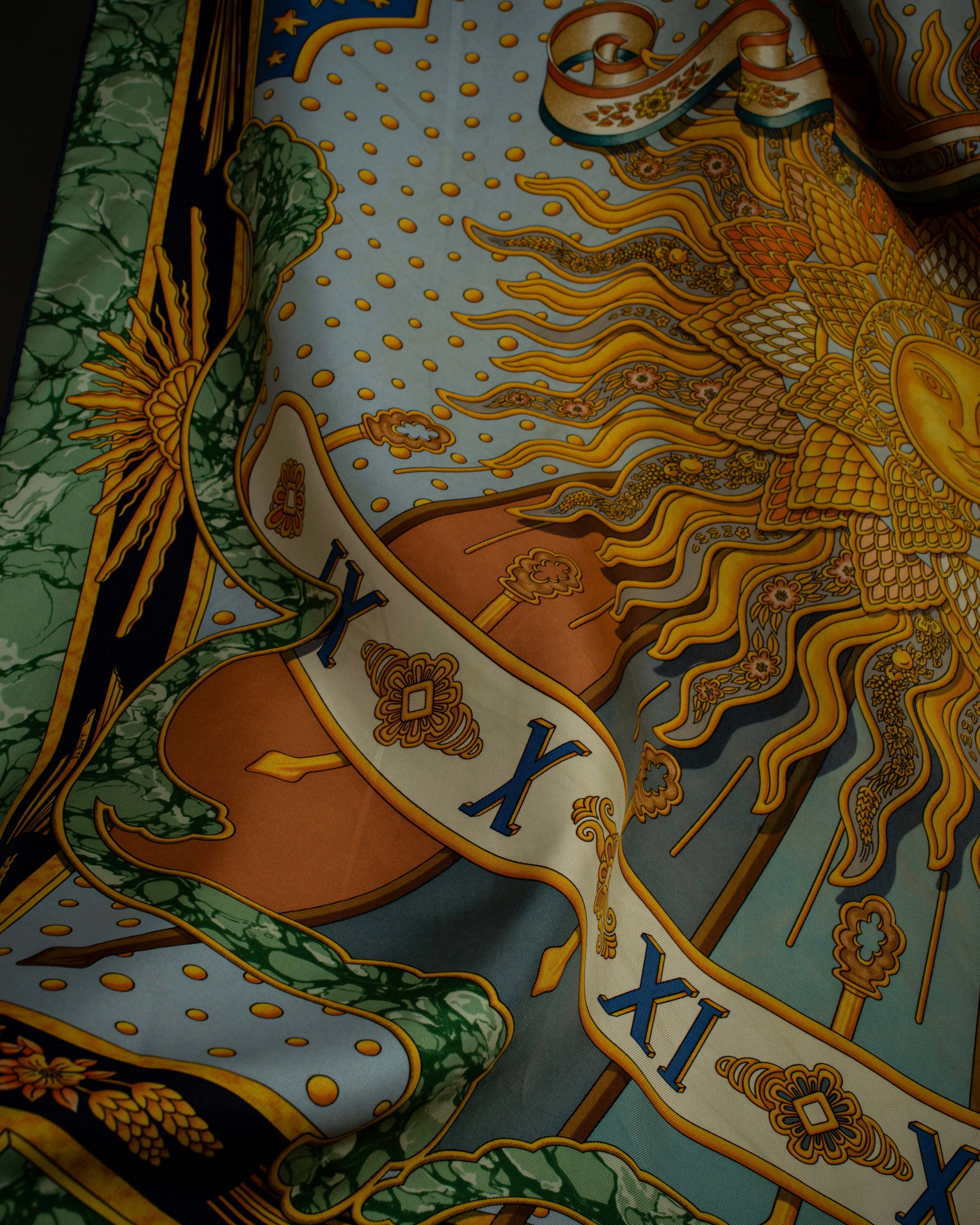 "HERMES" Carpe Diem design Carré 90 silk scarf