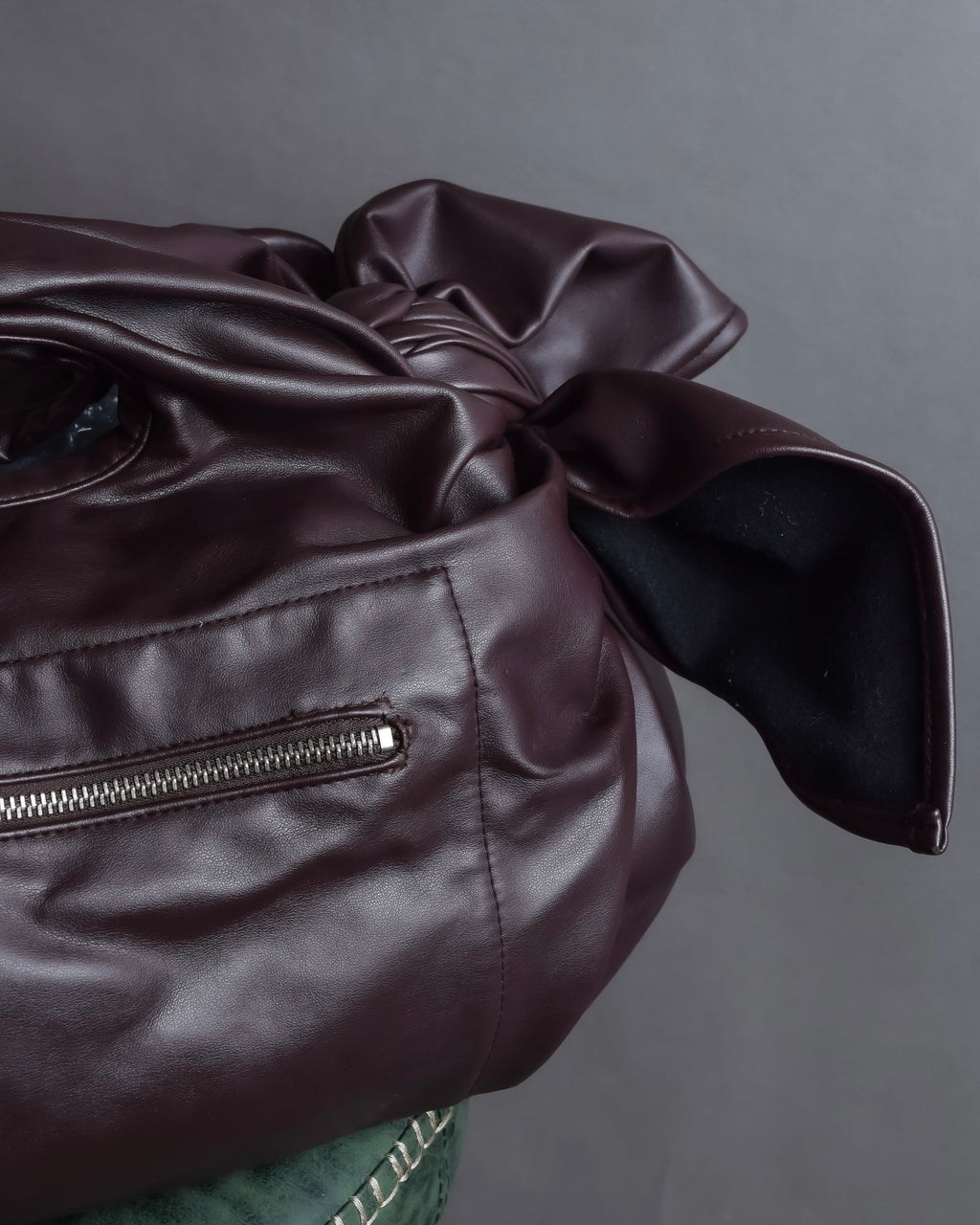 "COMME des GARCONS COMME des GARCONS" Knot drape design leather bag