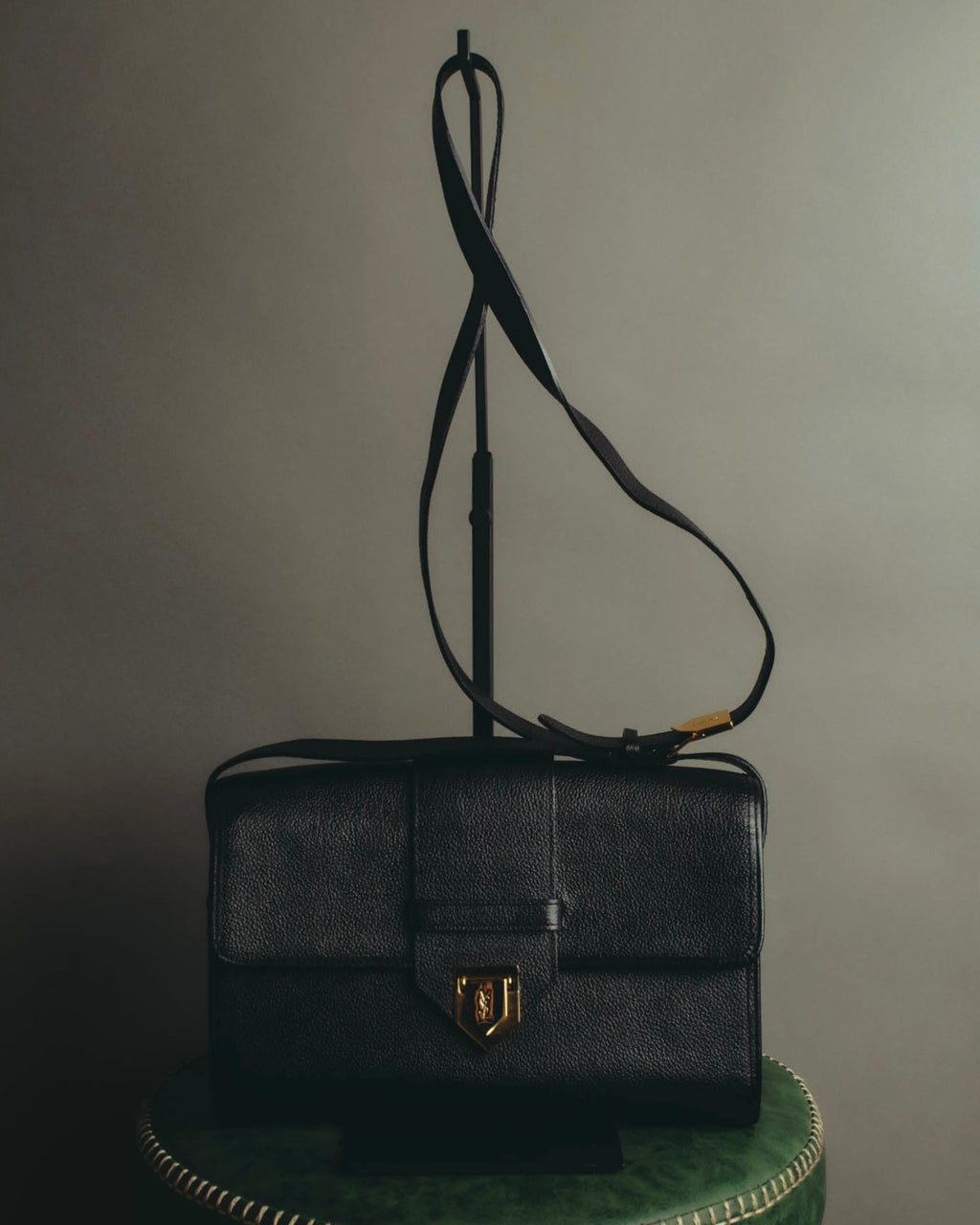 “Yves Saint Laurent” 90’s-00’s Cassandra logo one shoulder leather bag