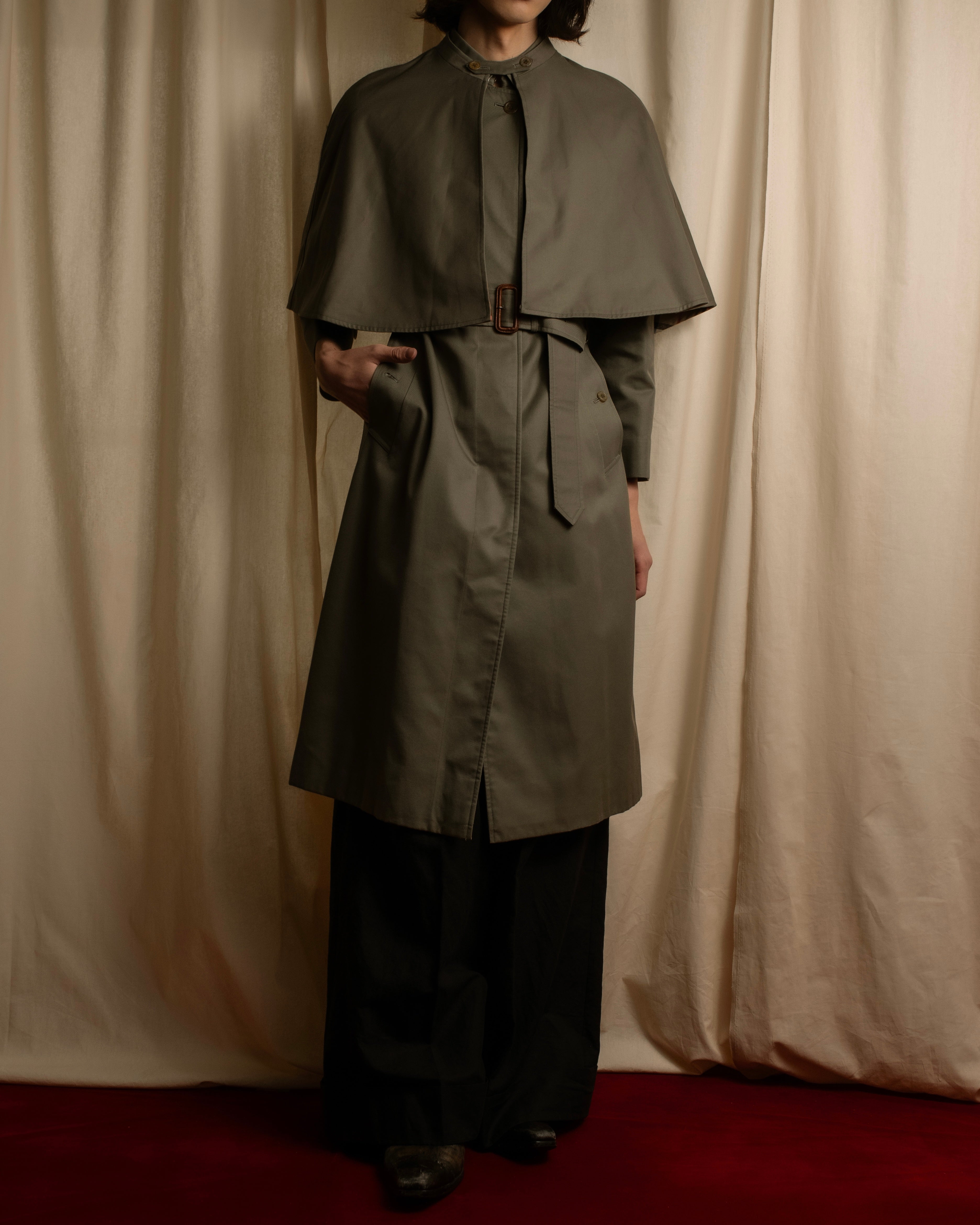 "BURBERRYS" Cape-attached design stand collar coat