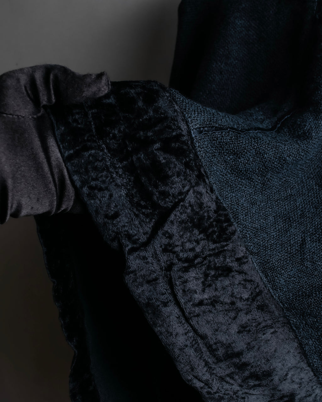 Vintage velour-trimmed box silhouette knit