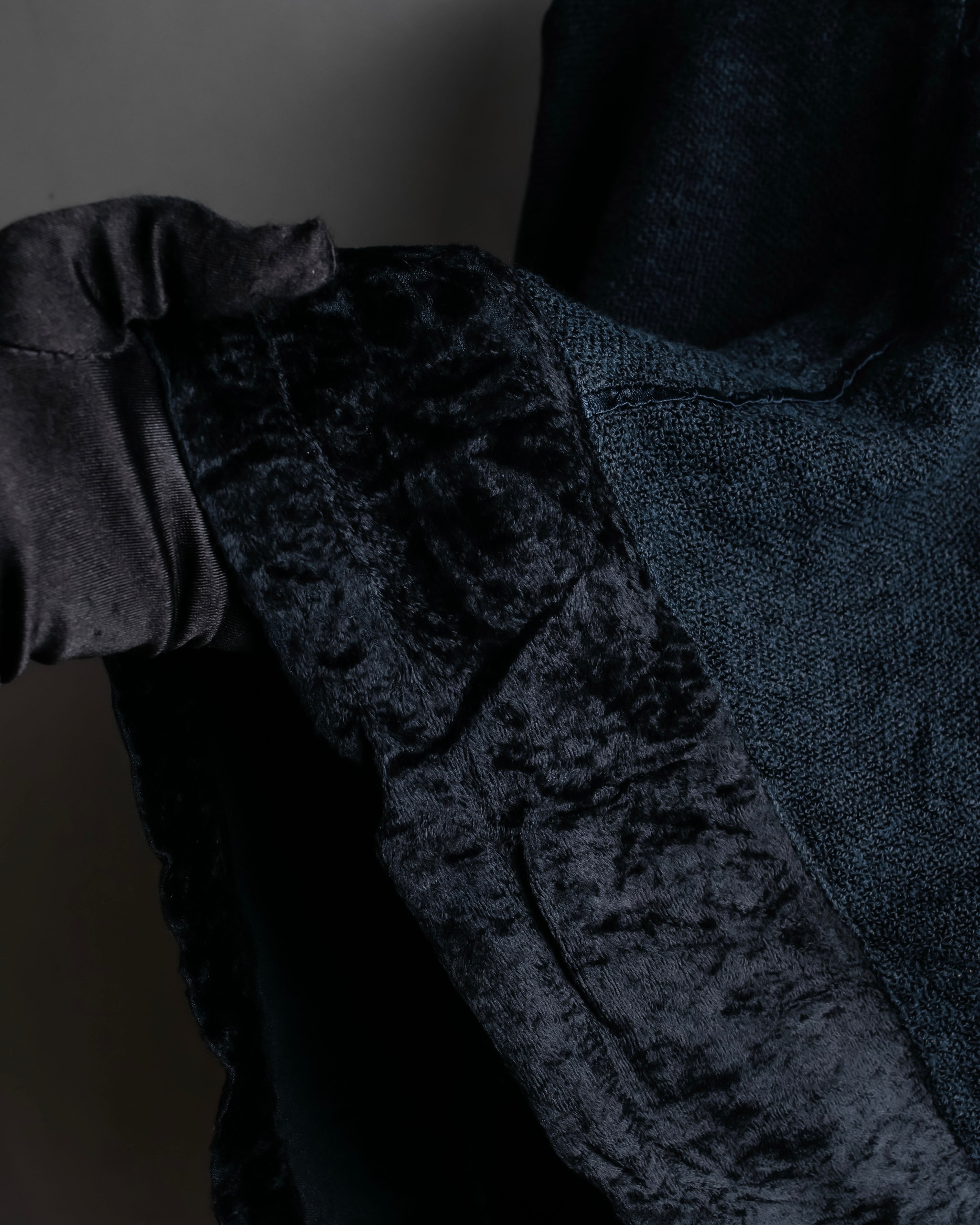 Vintage velour-trimmed box silhouette knit