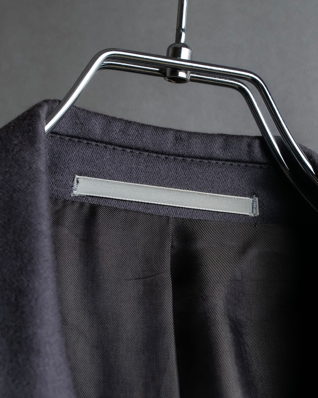 Vintage shoulder construction peak lapel tailored jacket